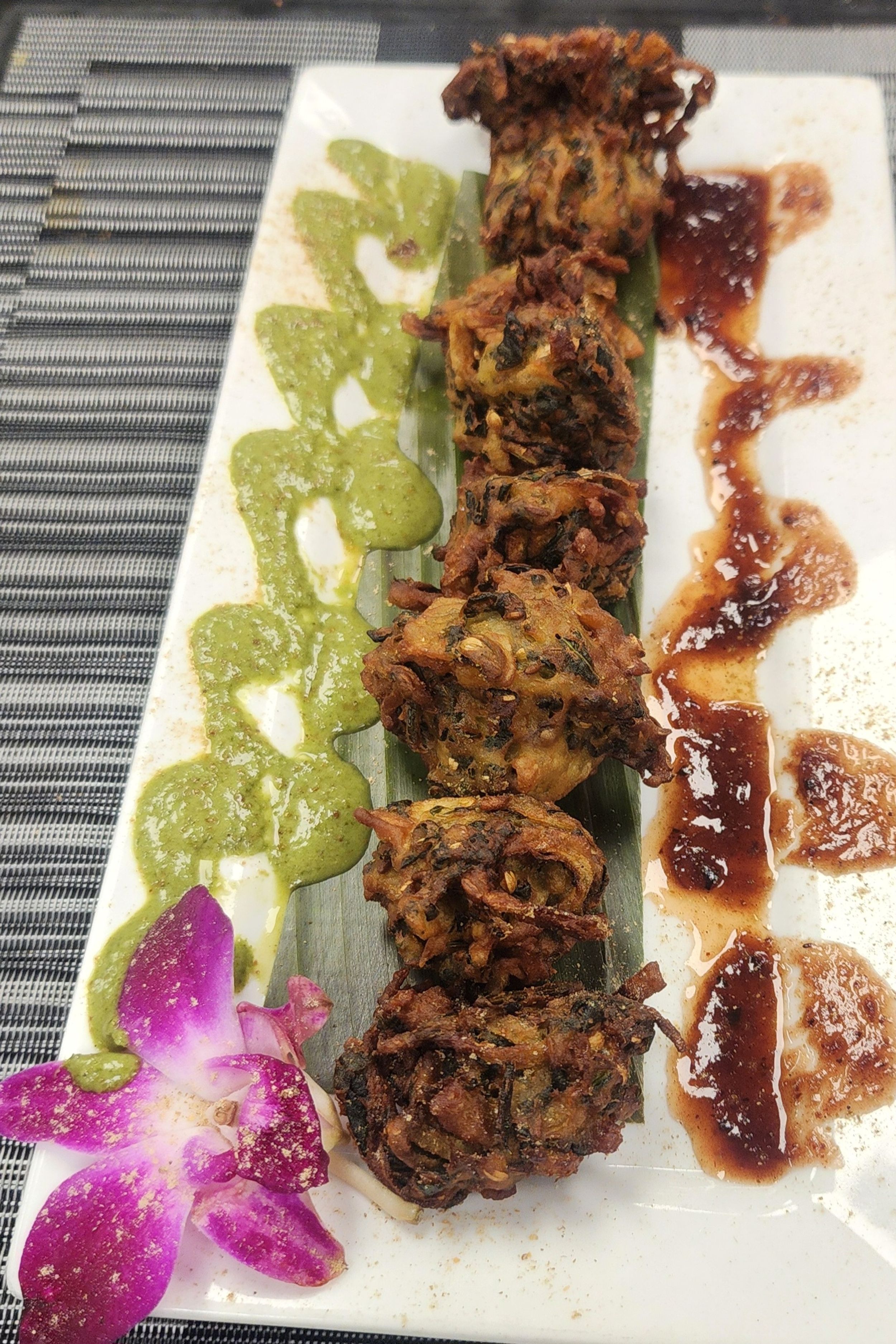 VEGETABLE PAKORA (FRITTERS)