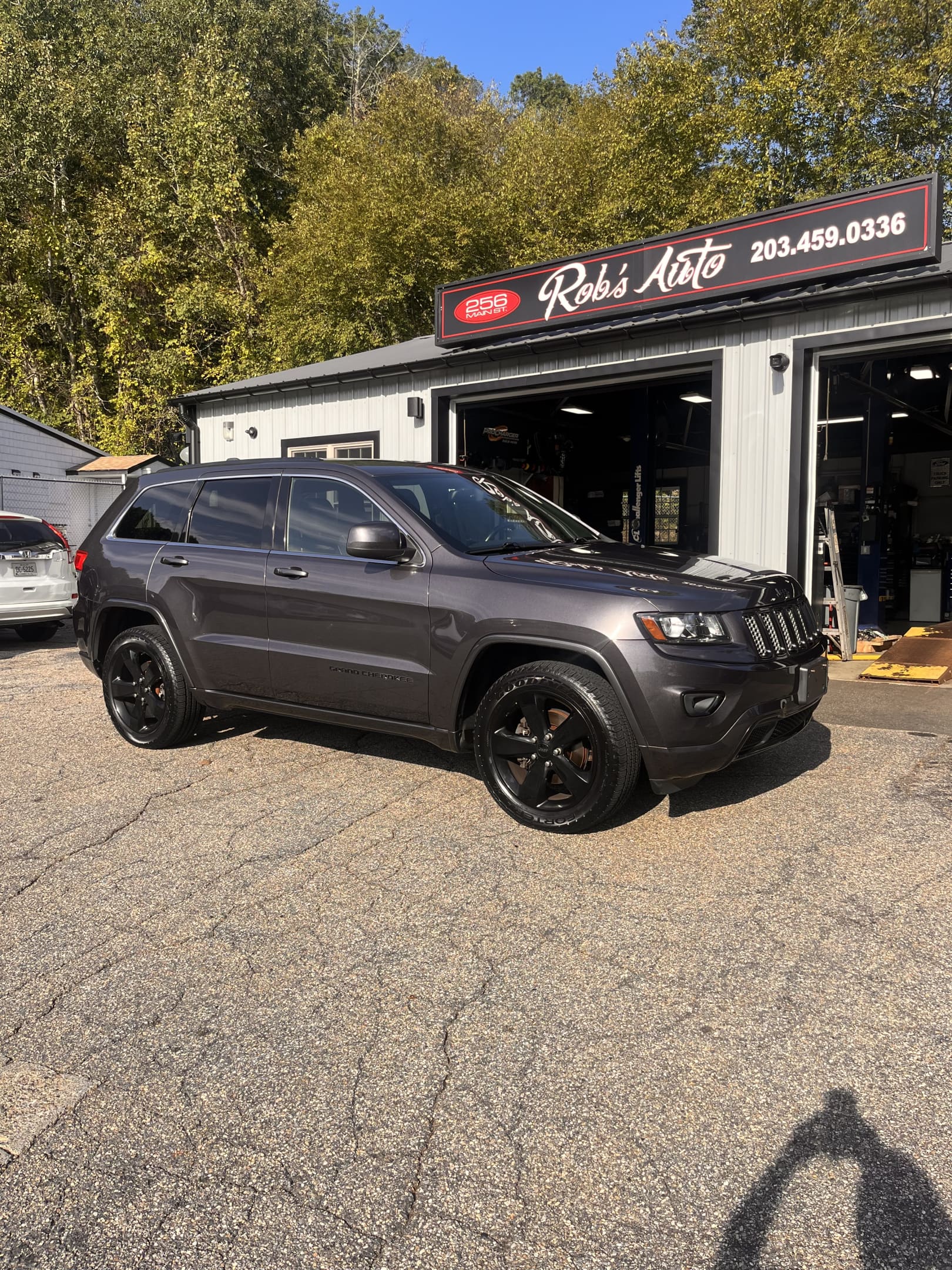 NEW ARRIVAL!! 2014 JEEP GRAND CHEROKEE ALTITUDE!!! One owner!! PERFECT CARFAX!!! Loaded with navigation, moonroof, heated seats, heated steering wheel, 20” wheels, remote start and much much more! Extensive maintenance records!!! Only 112,400 miles and priced to sell! Won’t last at ONLY $12,900!!!