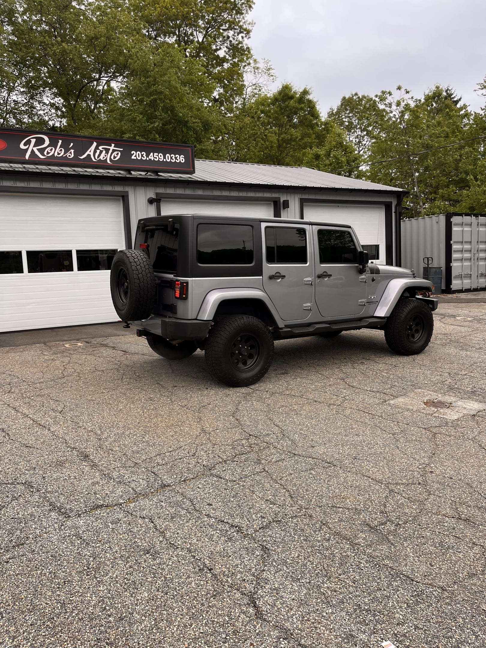 2016 JEEP WRANGLER UNLIMITED SAHARA!! Runs and drives great!! Heated leather seats! Backup camera! Remote start and much more! Only 100,400 miles! Recent wheels, tires and lift!! Won’t last at ONLY $19,900!!