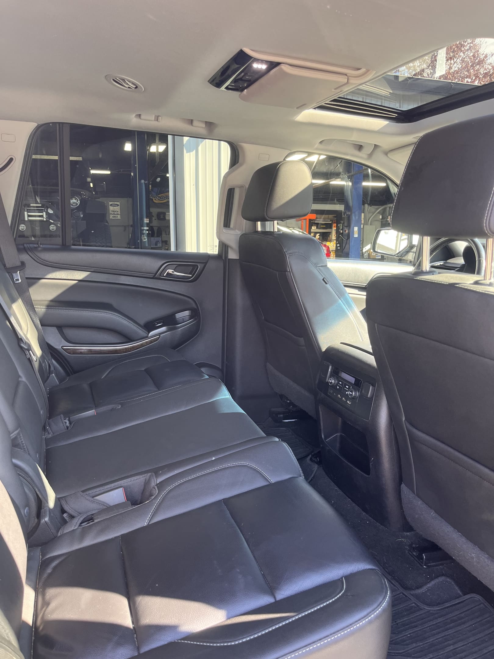 NEW ARRIVAL!! 2018 Chevrolet Tahoe LT! ONLY 69,600 miles!! Loaded with 20” wheels, navigation, heated front and rear seats, heated steering wheel, DVD, remote start, Bose stereo, moonroof and much much more!! Runs and drives like new! Won’t last at $31,900!!