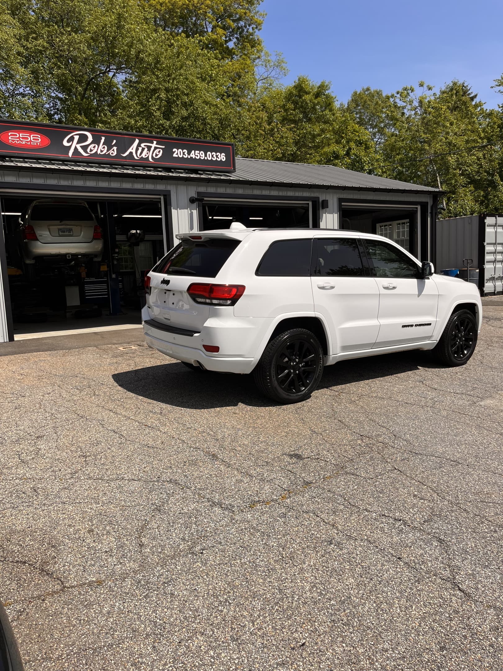 NEW ARRIVAL!!! 2019 JEEP GRAND CHEROKEE ALTITUDE!!! One owner clean carfax!! Only 72k miles!! Loaded with navigation, moonroof, heated seats, heated steering wheel, remote start, backup camera and much more!! Won’t last at ONLY $22,900!!!