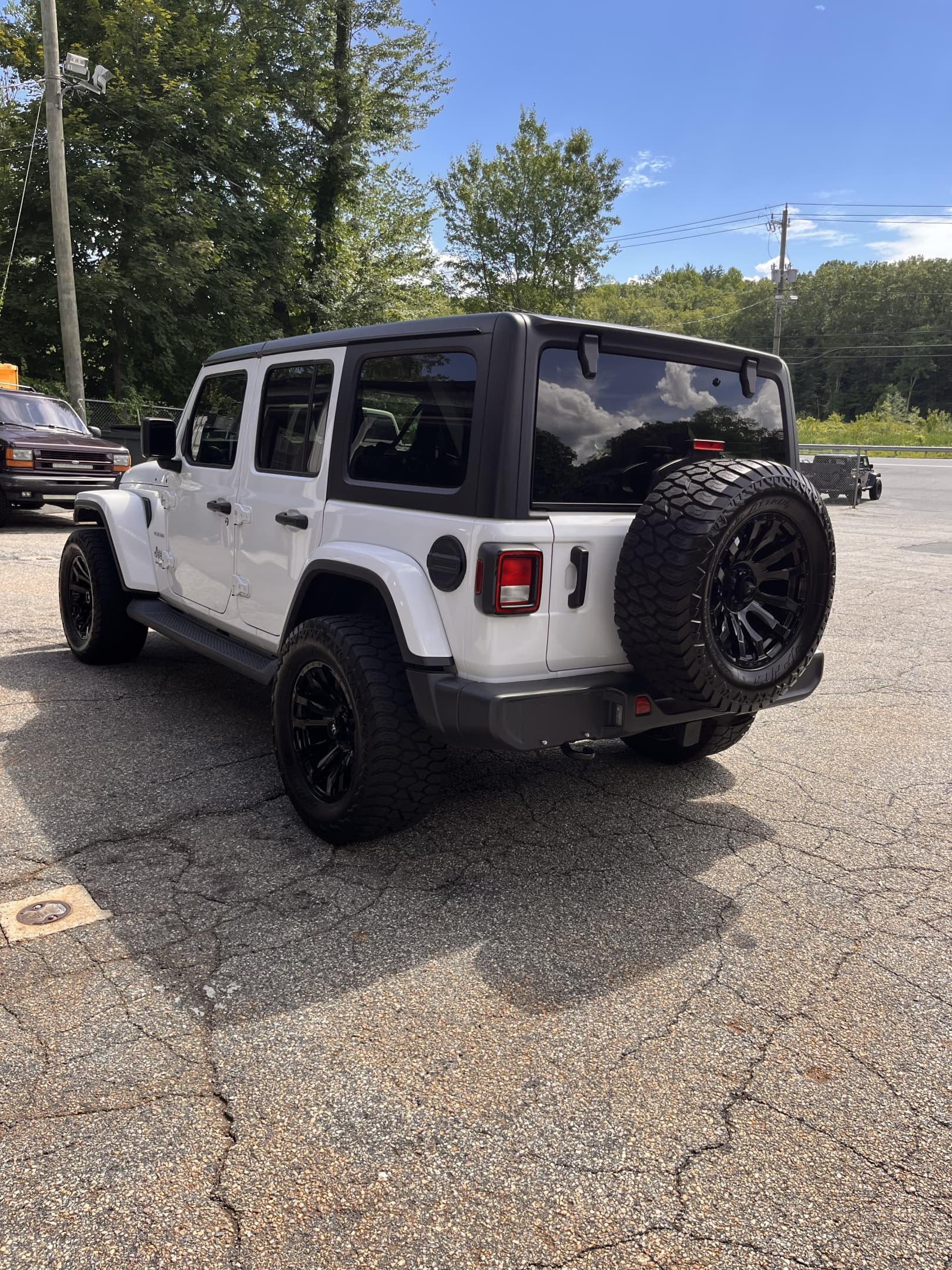 NEW ARRIVAL!! 2021 JEEP WRANGLER UNLIMITED SAHARA!! One owner!! ONLY 47,700 miles!! All the right options!! Navigation, back up camera, remote start, heated seats, heated steering wheel, Alpine premium sound and much more!! Also comes with a soft top!! Won’t last at $33,900!!