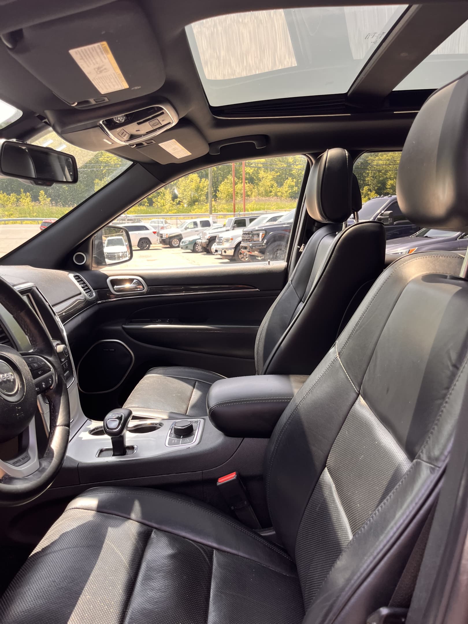 NEW ARRIVAL!!! 2015 JEEP GRAND CHEROKEE OVERLAND!!! Clean carfax! Loaded with every option! Also has the High Altitude Package!! With a window sticker of just over $50,000 in 2015 this Jeep is a great value!! 118k miles!! Won’t last at only $13,900!!!