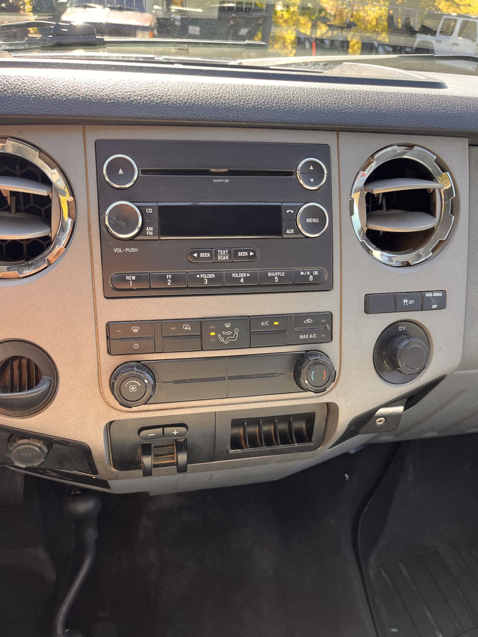 NEW ARRIVAL!! 2016 FORD F-250 XLT!! Runs great! Ready to make money! Only 135,800 miles! Plow included in sale and works great!! Won’t last at ONLY $19,900!!!