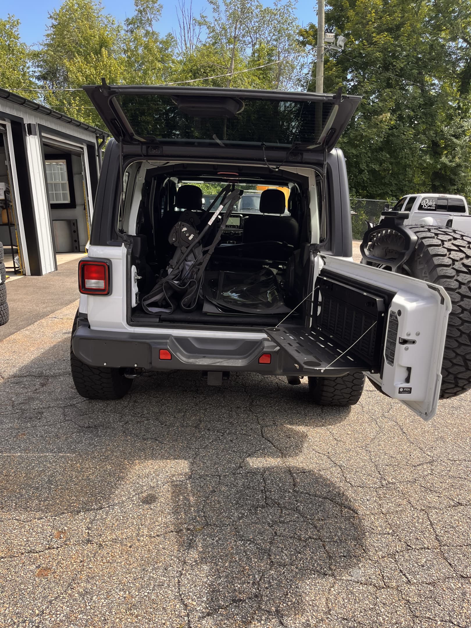 NEW ARRIVAL!! 2021 JEEP WRANGLER UNLIMITED SAHARA!! One owner!! ONLY 47,700 miles!! All the right options!! Navigation, back up camera, remote start, heated seats, heated steering wheel, Alpine premium sound and much more!! Also comes with a soft top!! Won’t last at $33,900!!