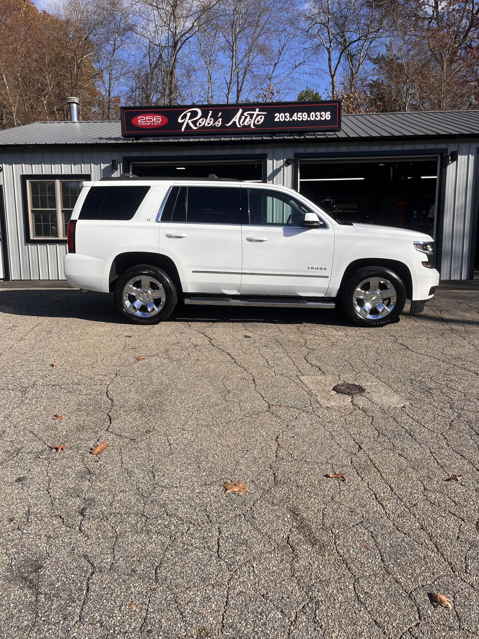 NEW ARRIVAL!! 2018 Chevrolet Tahoe LT! ONLY 69,600 miles!! Loaded with 20” wheels, navigation, heated front and rear seats, heated steering wheel, DVD, remote start, Bose stereo, moonroof and much much more!! Runs and drives like new! Won’t last at $31,900!!