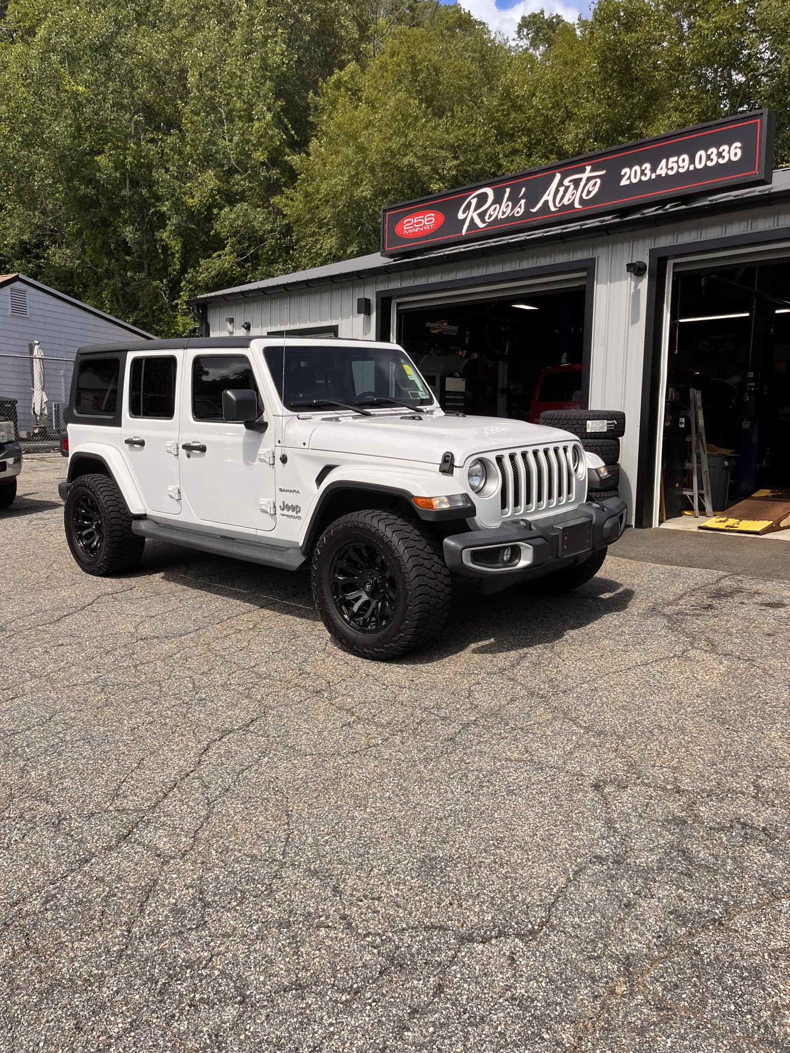 NEW ARRIVAL!! 2021 JEEP WRANGLER UNLIMITED SAHARA!! One owner!! ONLY 47,700 miles!! All the right options!! Navigation, back up camera, remote start, heated seats, heated steering wheel, Alpine premium sound and much more!! Also comes with a soft top!! Won’t last at $33,900!!