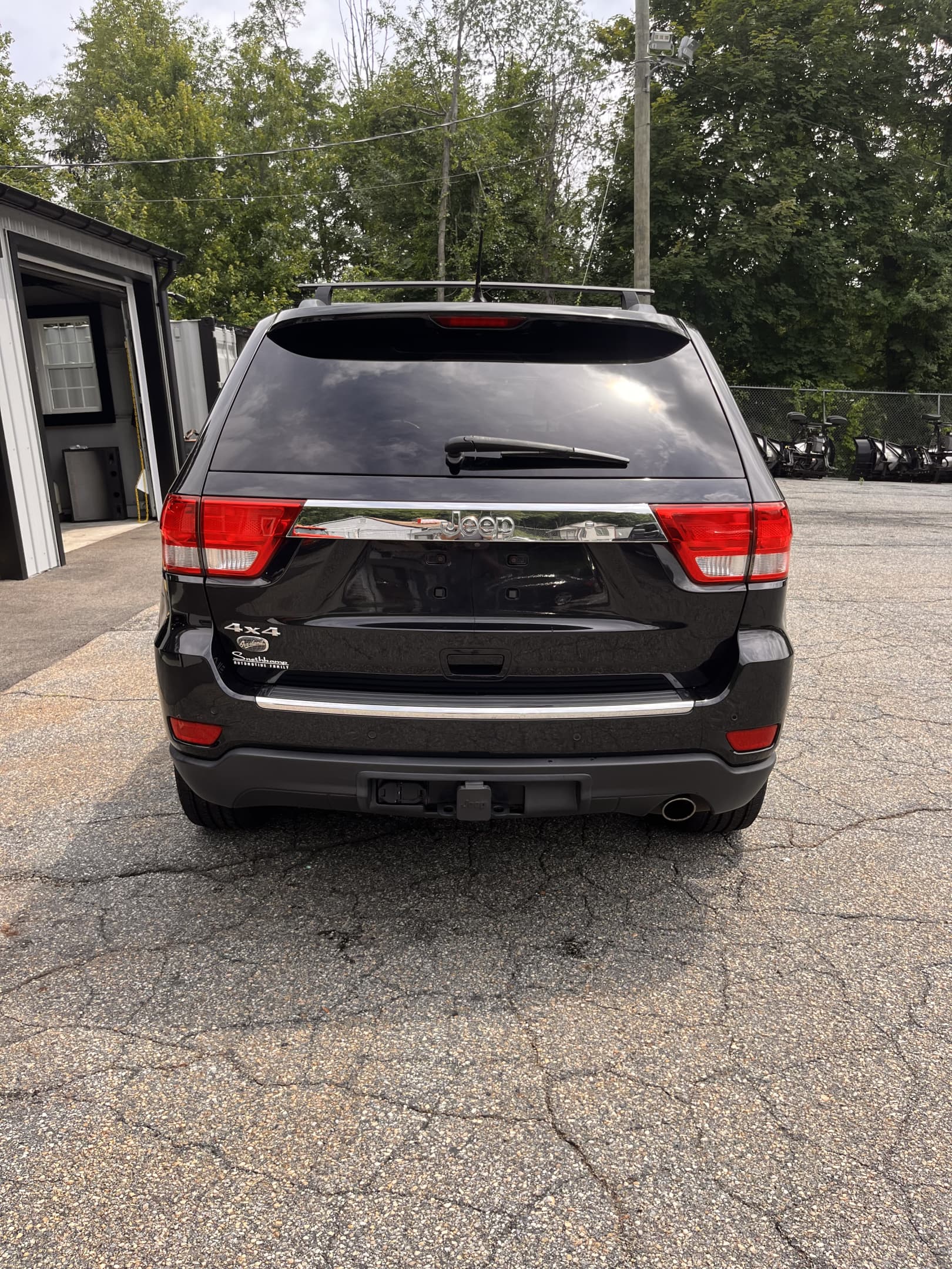 NEW ARRIVAL!! 2013 JEEP GRAND CHEROKEE OVERLAND!!! Clean carfax!!! Loaded with navigation, heated and cooled front seats, heated steering wheel, heated rear seats, pano roof, remote start and much much more!! Extensive maintenance records!! 108k miles!! Runs and drives like new!! Won’t last at only $10,900!!