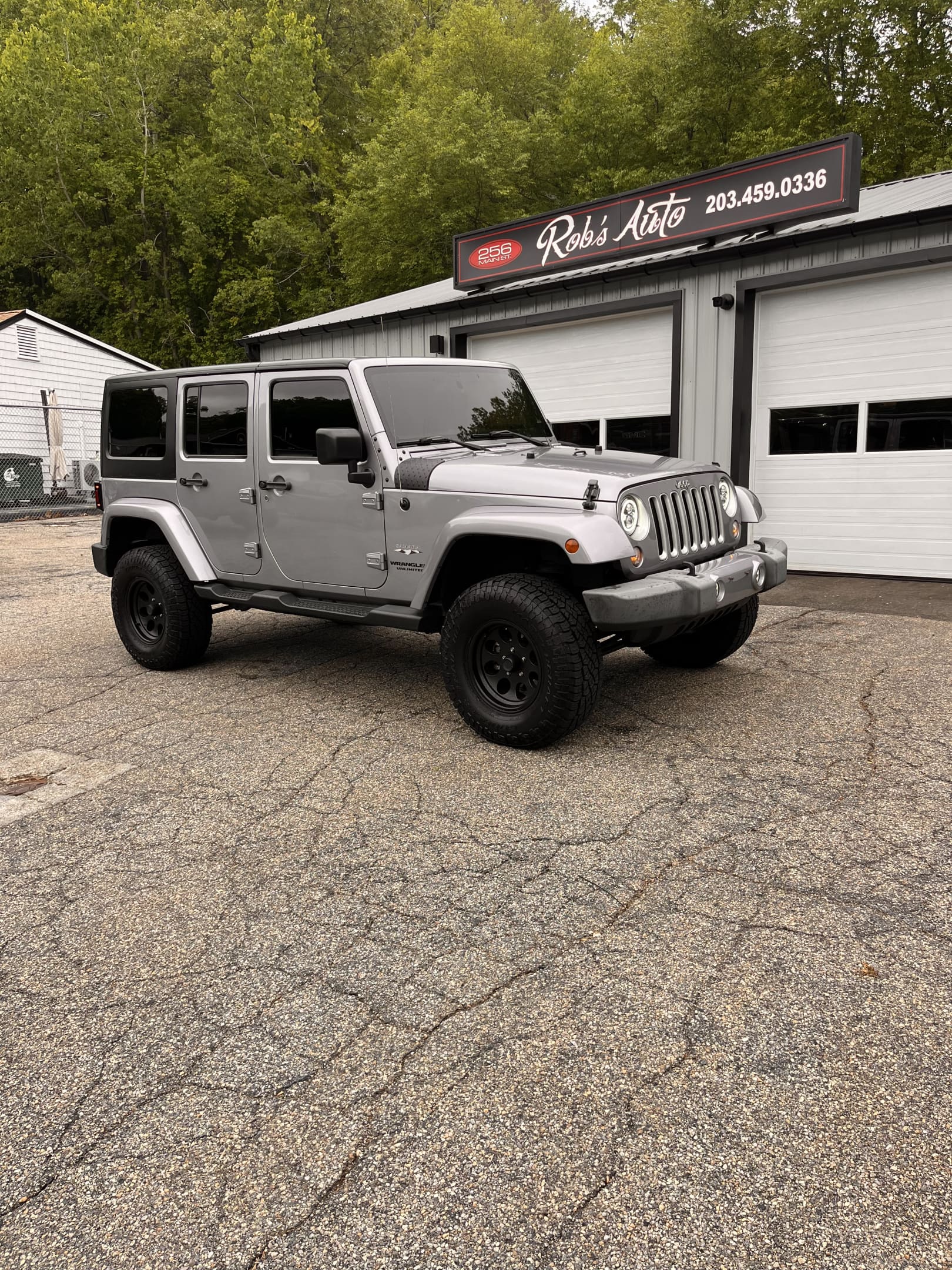 2016 JEEP WRANGLER UNLIMITED SAHARA!! Runs and drives great!! Heated leather seats! Backup camera! Remote start and much more! Only 100,400 miles! Recent wheels, tires and lift!! Won’t last at ONLY $19,900!!