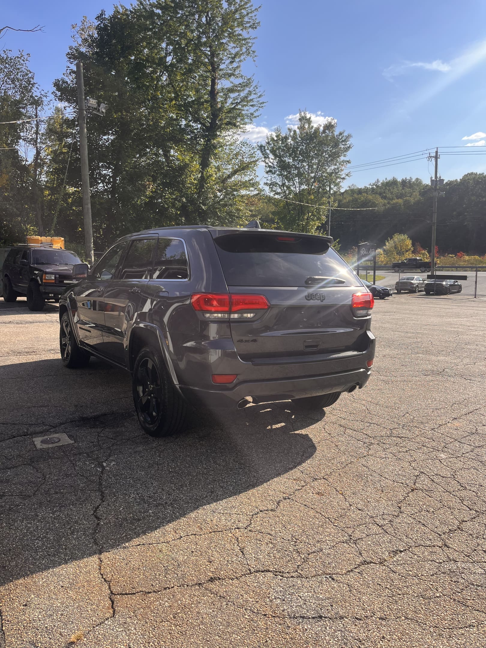 NEW ARRIVAL!! 2014 JEEP GRAND CHEROKEE ALTITUDE!!! One owner!! PERFECT CARFAX!!! Loaded with navigation, moonroof, heated seats, heated steering wheel, 20” wheels, remote start and much much more! Extensive maintenance records!!! Only 112,400 miles and priced to sell! Won’t last at ONLY $12,900!!!