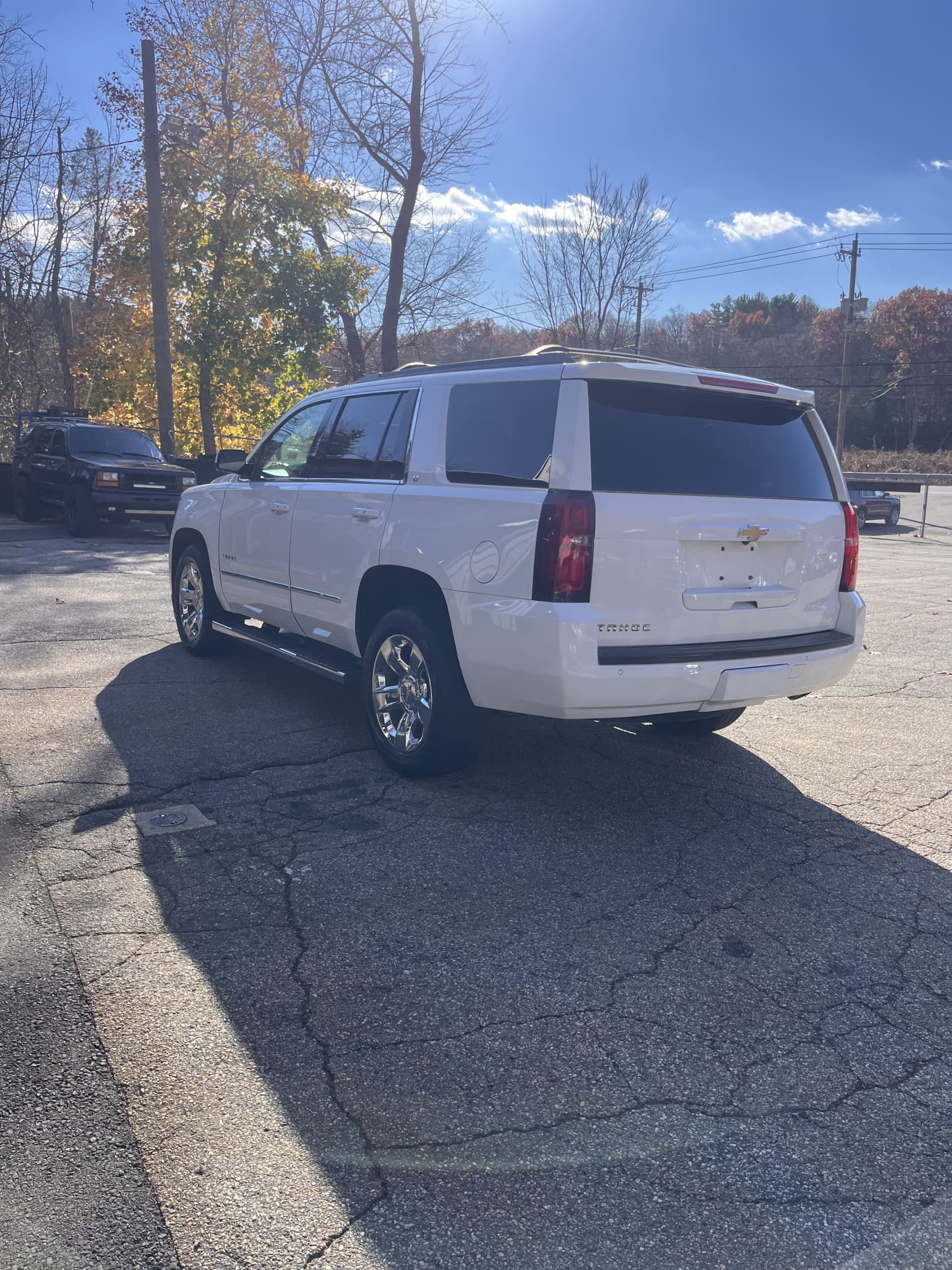 NEW ARRIVAL!! 2018 Chevrolet Tahoe LT! ONLY 69,600 miles!! Loaded with 20” wheels, navigation, heated front and rear seats, heated steering wheel, DVD, remote start, Bose stereo, moonroof and much much more!! Runs and drives like new! Won’t last at $31,900!!