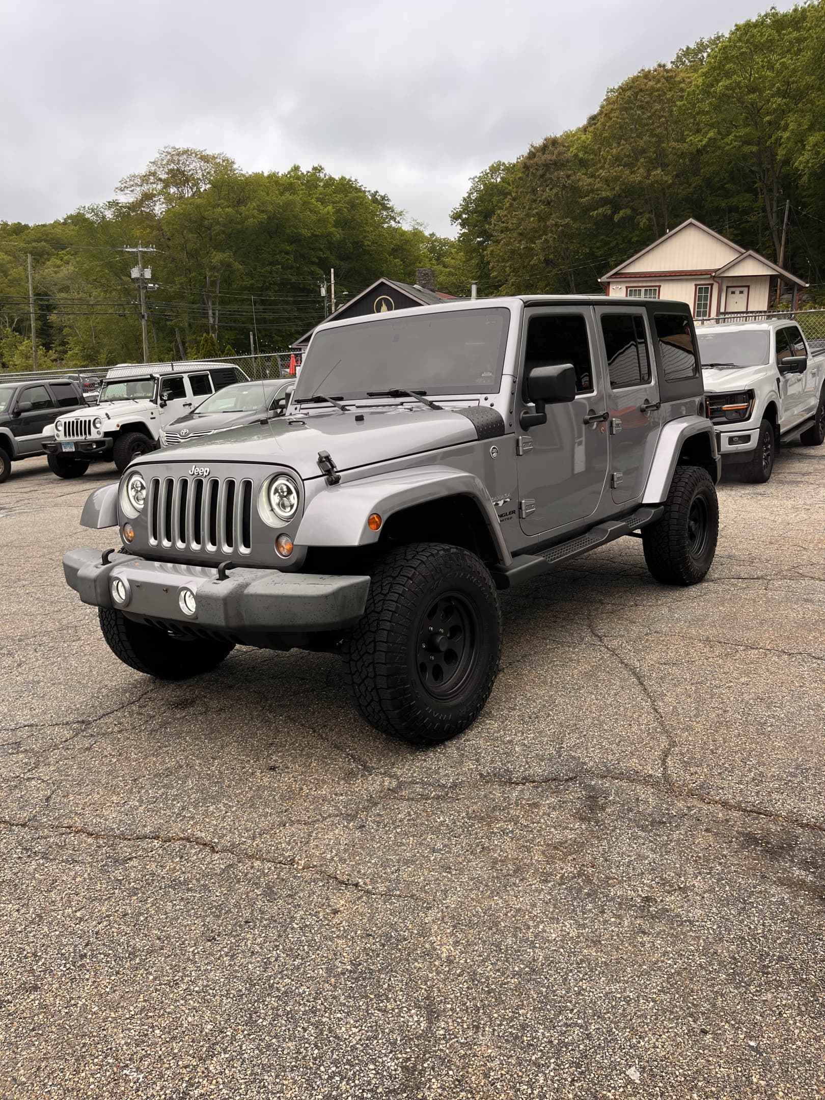 2016 JEEP WRANGLER UNLIMITED SAHARA!! Runs and drives great!! Heated leather seats! Backup camera! Remote start and much more! Only 100,400 miles! Recent wheels, tires and lift!! Won’t last at ONLY $19,900!!