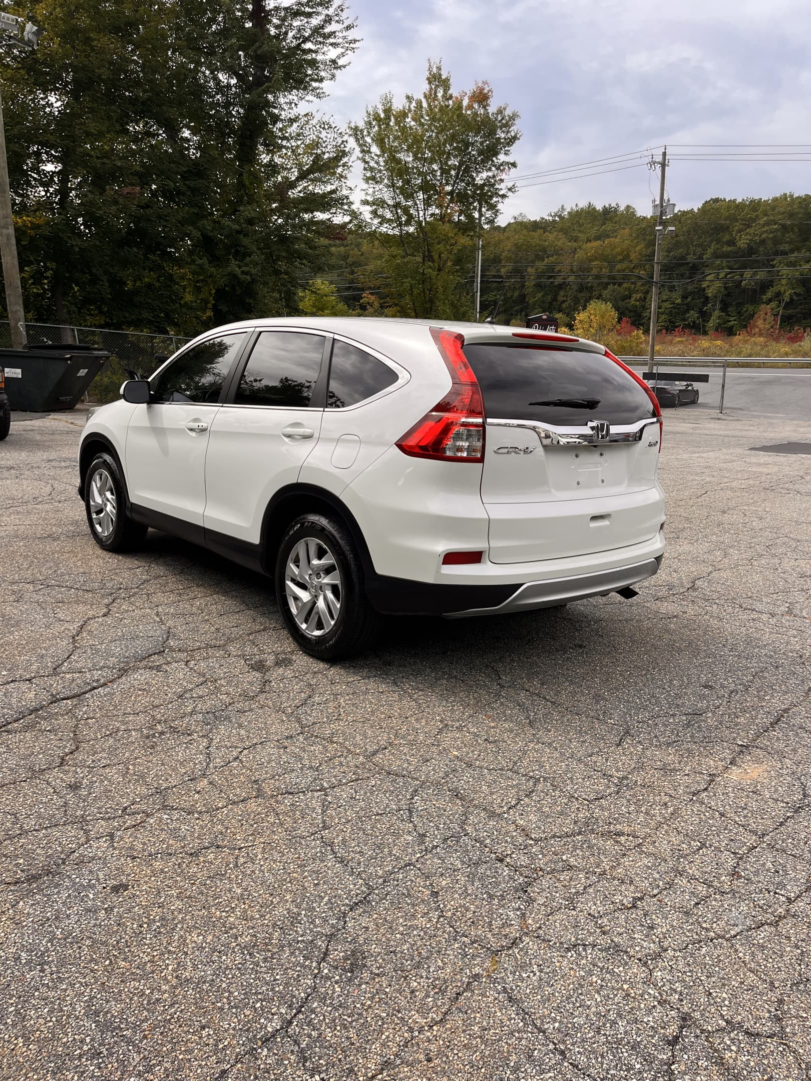 NEW ARRIVAL!! 2015 HONDA CRV-EX!!! The definition of reliability!! Moonroof, heated seats, Bluetooth, backup camera and more! AWD!! With 130k miles it’s not even broken in yet!! Won’t last at ONLY $12,900!!