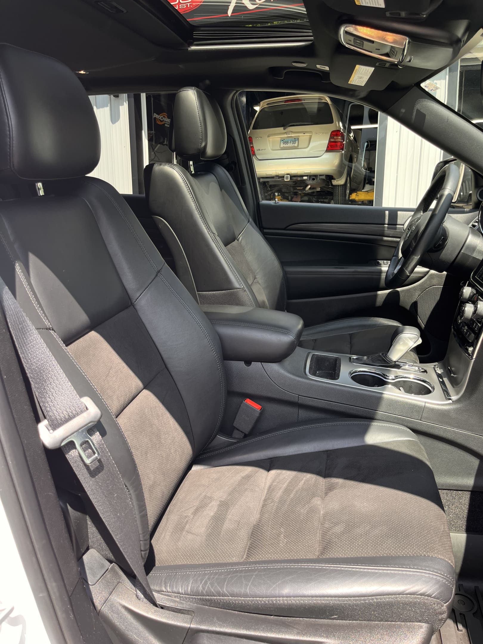 NEW ARRIVAL!!! 2019 JEEP GRAND CHEROKEE ALTITUDE!!! One owner clean carfax!! Only 72k miles!! Loaded with navigation, moonroof, heated seats, heated steering wheel, remote start, backup camera and much more!! Won’t last at ONLY $22,900!!!