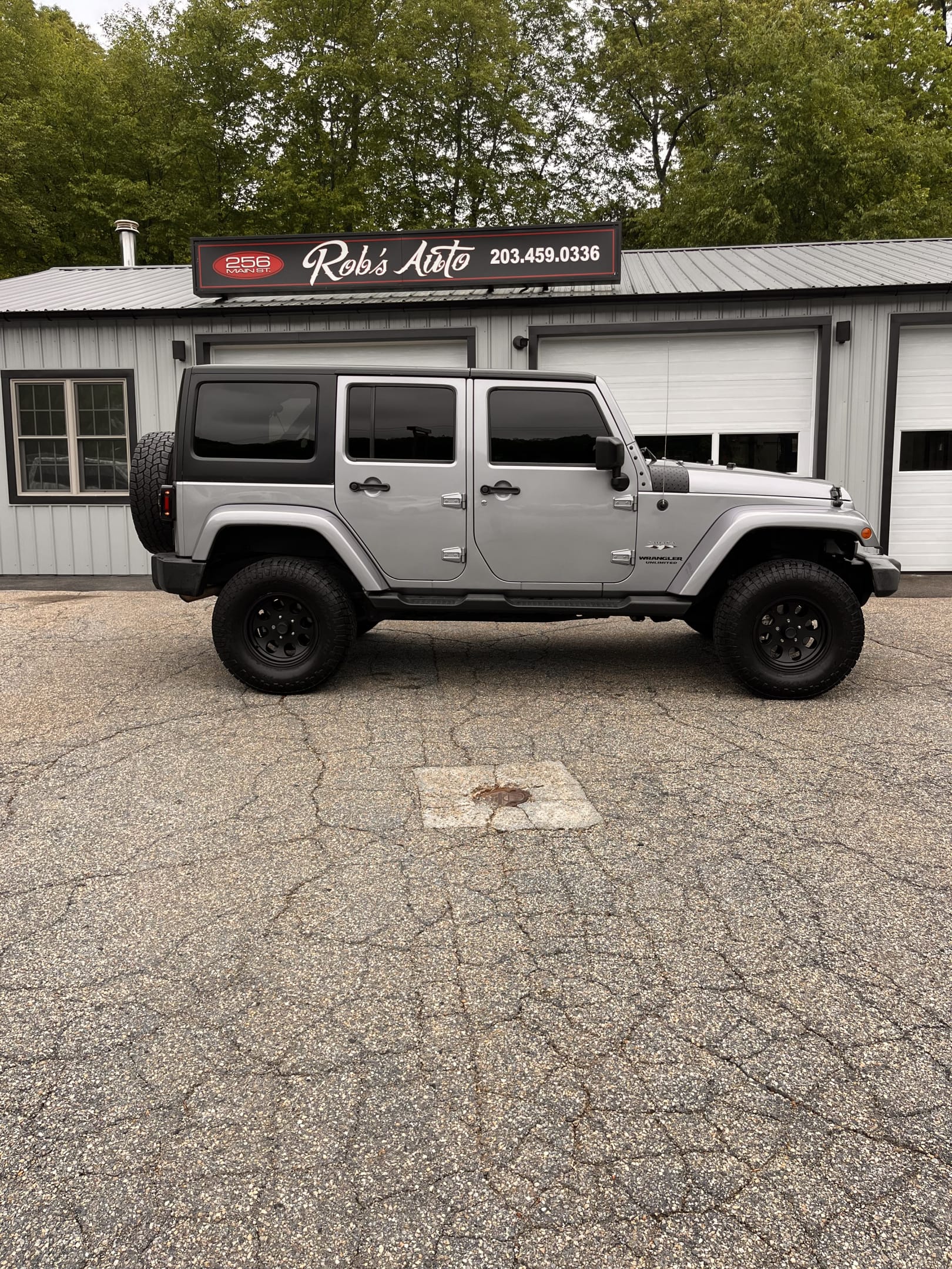 2016 JEEP WRANGLER UNLIMITED SAHARA!! Runs and drives great!! Heated leather seats! Backup camera! Remote start and much more! Only 100,400 miles! Recent wheels, tires and lift!! Won’t last at ONLY $19,900!!