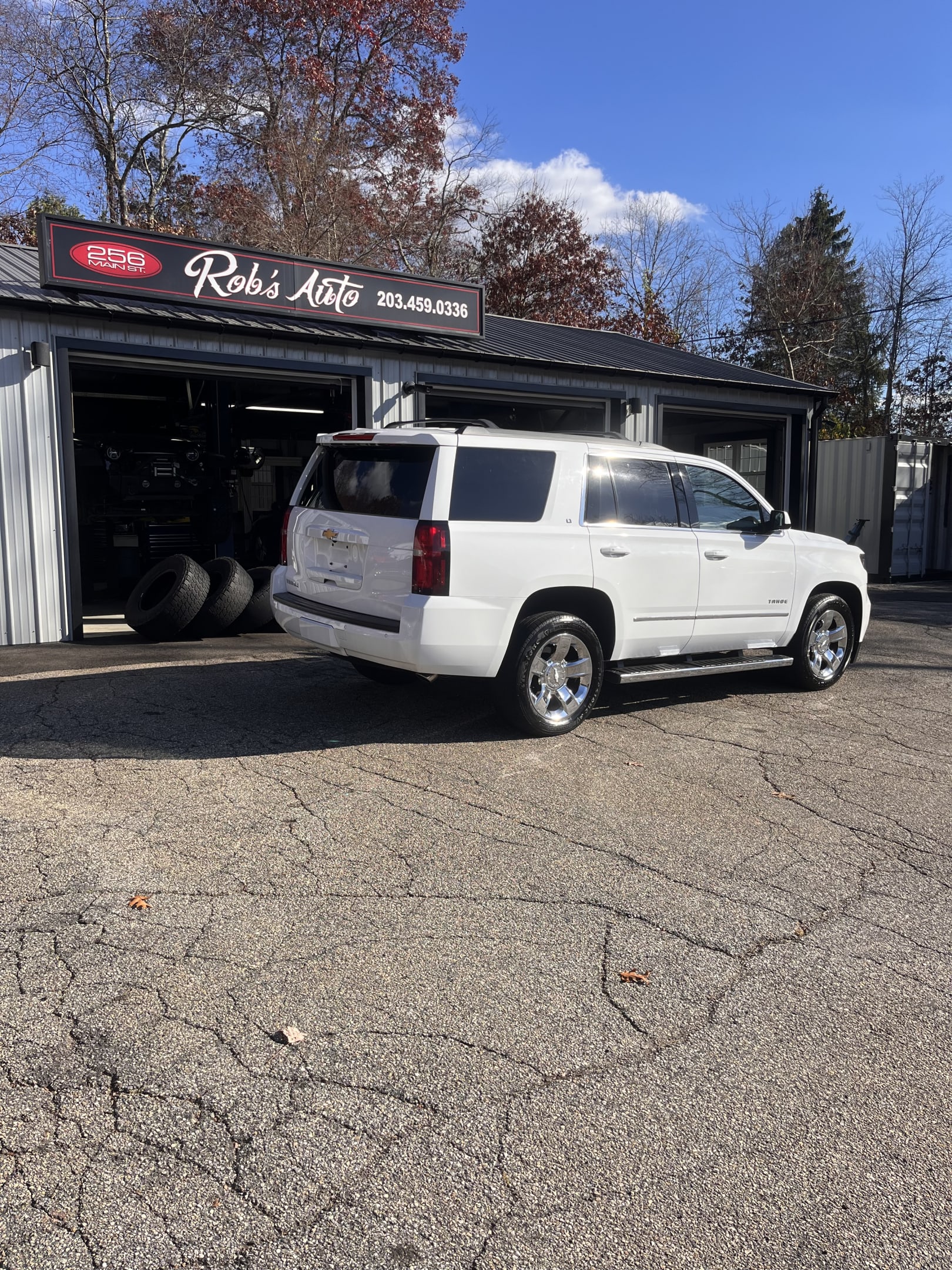 NEW ARRIVAL!! 2018 Chevrolet Tahoe LT! ONLY 69,600 miles!! Loaded with 20” wheels, navigation, heated front and rear seats, heated steering wheel, DVD, remote start, Bose stereo, moonroof and much much more!! Runs and drives like new! Won’t last at $31,900!!