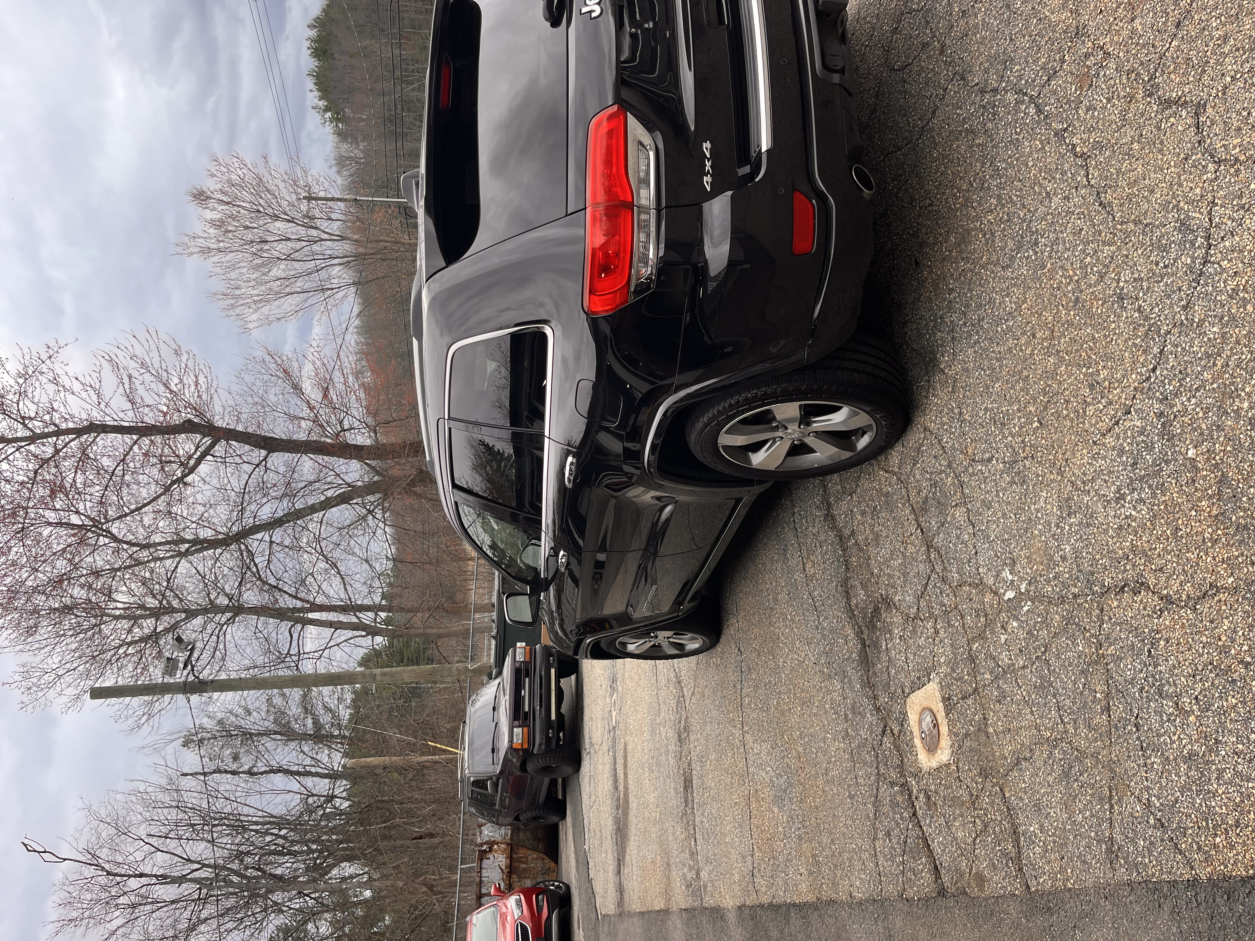 NEW ARRIVAL!! 2015 JEEP GRAND CHEROKEE OVERLAND!! Clean carfax!! Loaded with options!!! Navigation, heated front and rear seats, heated steering wheel, cooled front seats, remote start, pano roof, backup camera and much much more!! Runs and drives great! Only 130k miles!! Won’t last at only $11,400!!