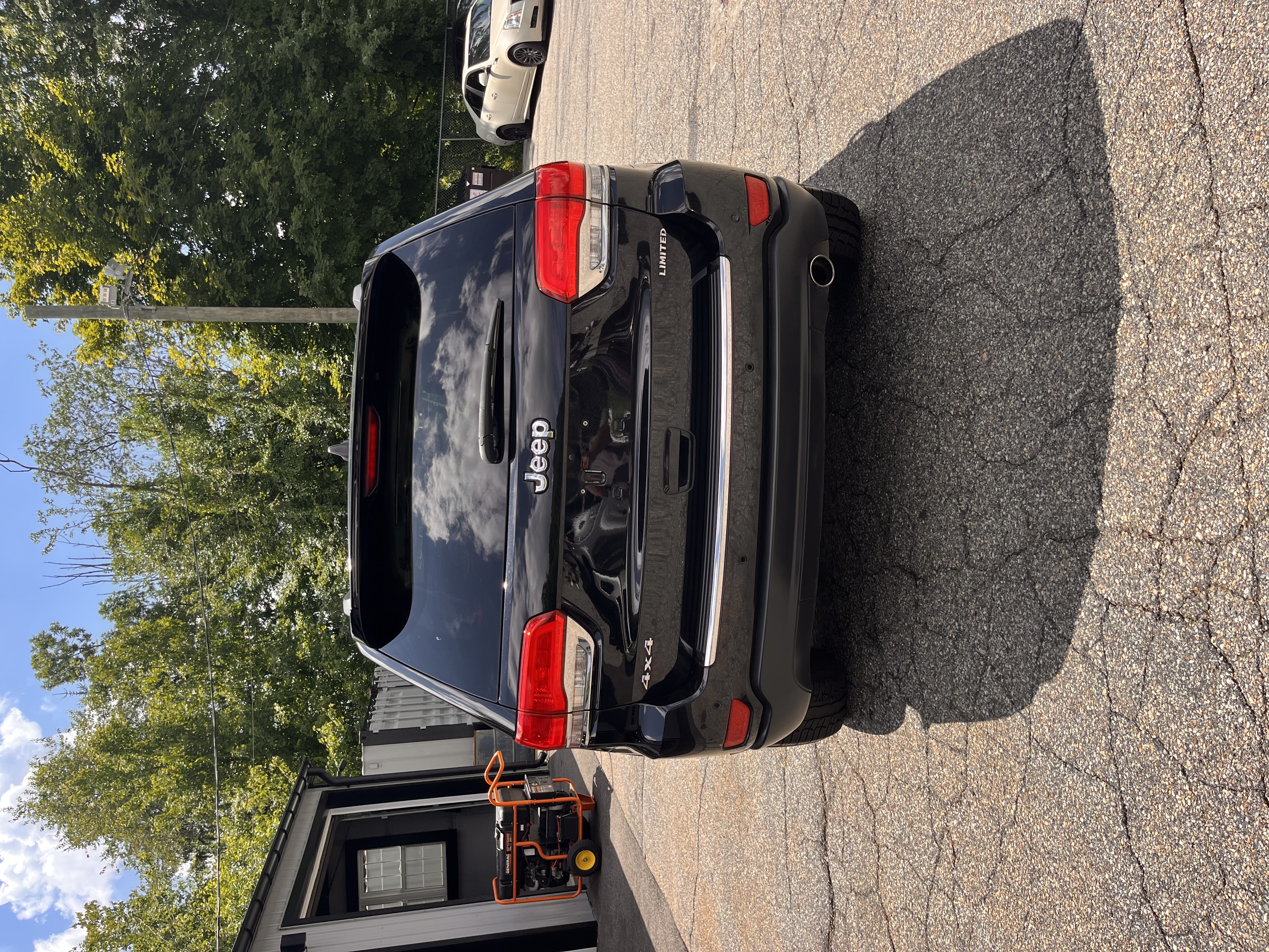 NEW ARRIVAL!!! 2019 JEEP GRAND CHEROKEE LIMITED!! ONLY 69k MILES!! Loaded with navigation, backup camera, heated leather seats, heated steering wheel, remote start, moonroof, keyless entry, blind spot and much more! Priced to sell at ONLY $18,400!!!