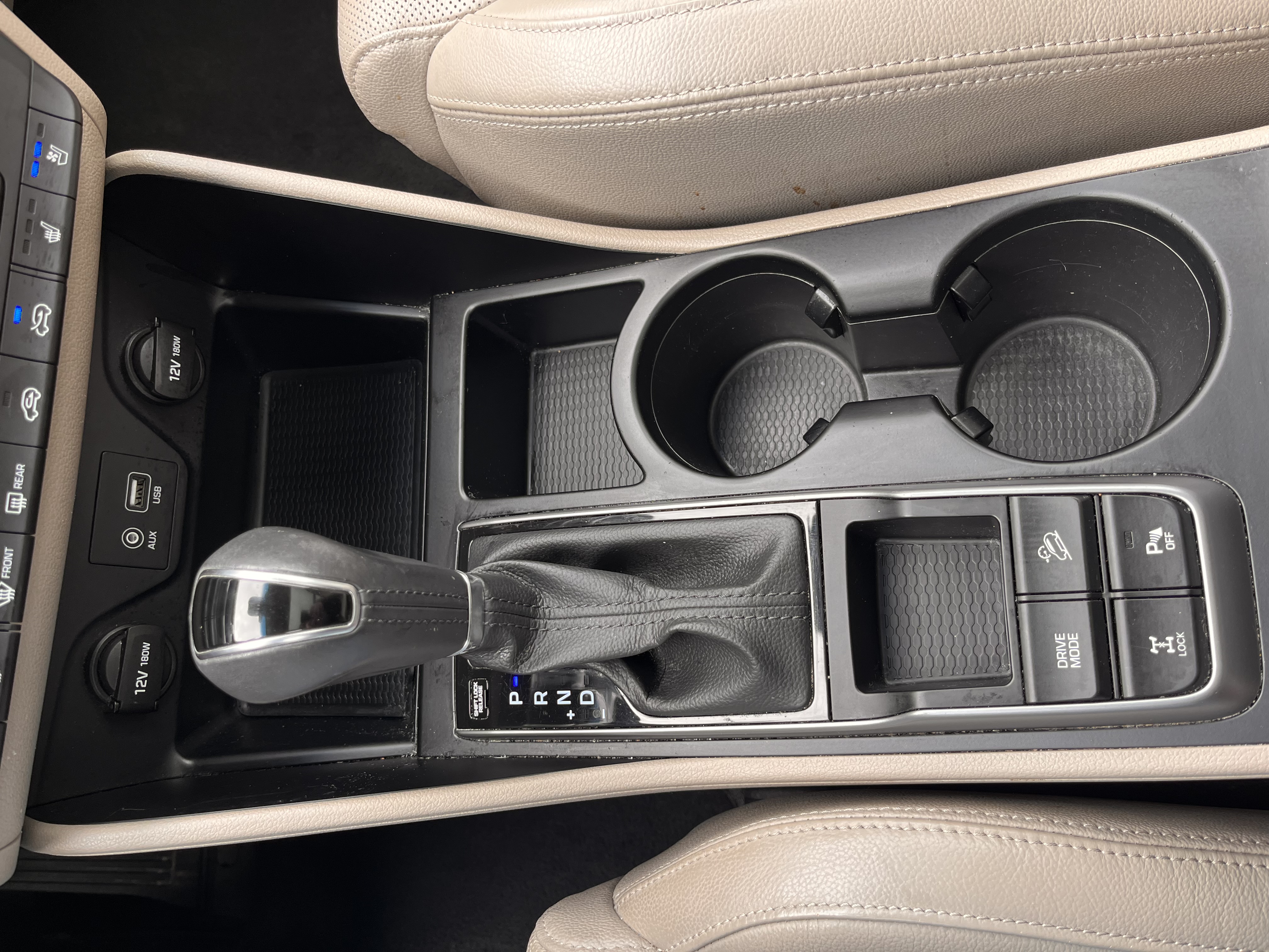 NEW ARRIVAL!!! 2016 HYUNDAI TUSCON LIMITED!! One Owner!! Clean Carfax!! Ultimate Package!!! Heated and cooled front seats, heated rear seats, pano roof, all the safety features and much more! Driven less than 8,000 miles a year with only 79k miles!! Won’t last at ONLY 12,900!!!