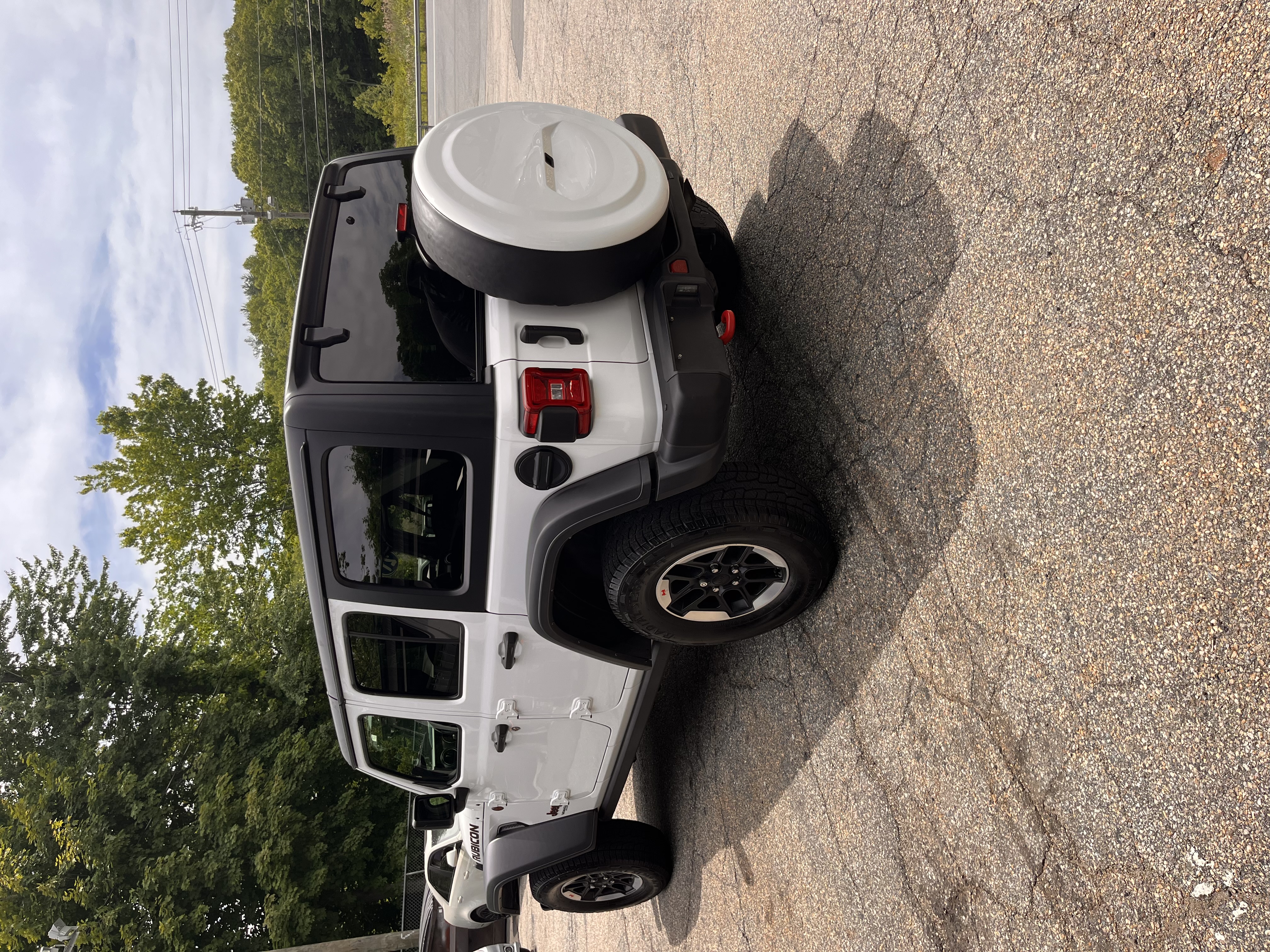 NEW ARRIVAL!!! ONE OWNER CLEAN CARFAX!! 2021 JEEP WRANGLER UNLIMITED RUBICON!! LOADED!! Heated leather seats, heated steering wheel, keyless entry, remote start, navigation, backup camera, alpine stereo and much much more! Only 76k miles! Prices below retail at $29,900!! Won’t last!!!