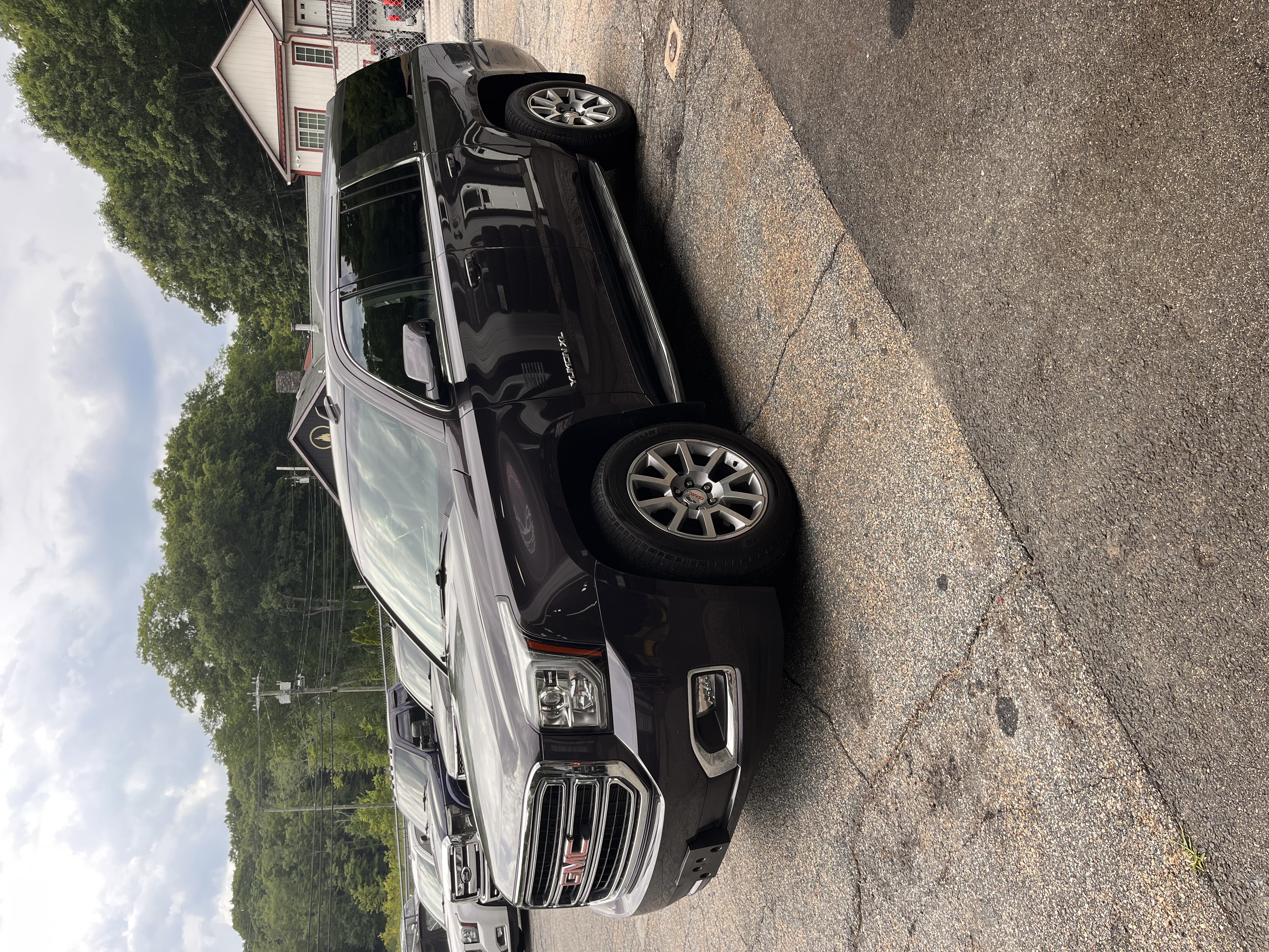 NEW ARRIVAL!!! 2015 GMC YUKON XL SLE!!! Runs and drives great!! Leather seats, third row, remote start, power lift gate, backup camera, Bluetooth and more!! ONLY 70k miles!! Priced thousands under retail! Won’t last at ONLY 19,900!!!