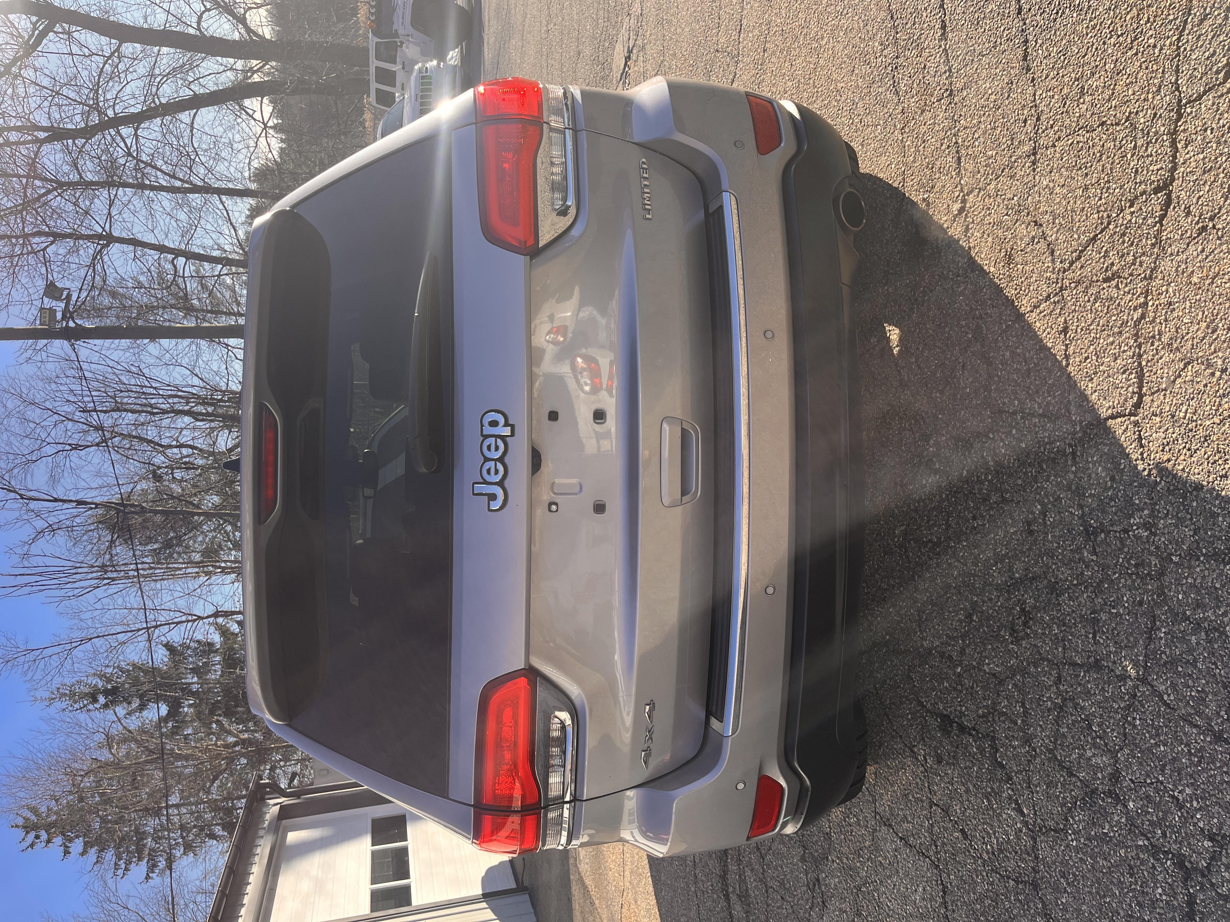 NEW ARRIVAL!!! 2017 JEEP GRAND CHEROKEE LIMITED!!! One owner clean carfax car!! Loaded!! Navigation, heated front and rear seats, heated steering wheel, remote start, moonroof, backup camera, and much more!!! Runs and drives like new! 116k miles! Price to sell quickly at $13,900!!!