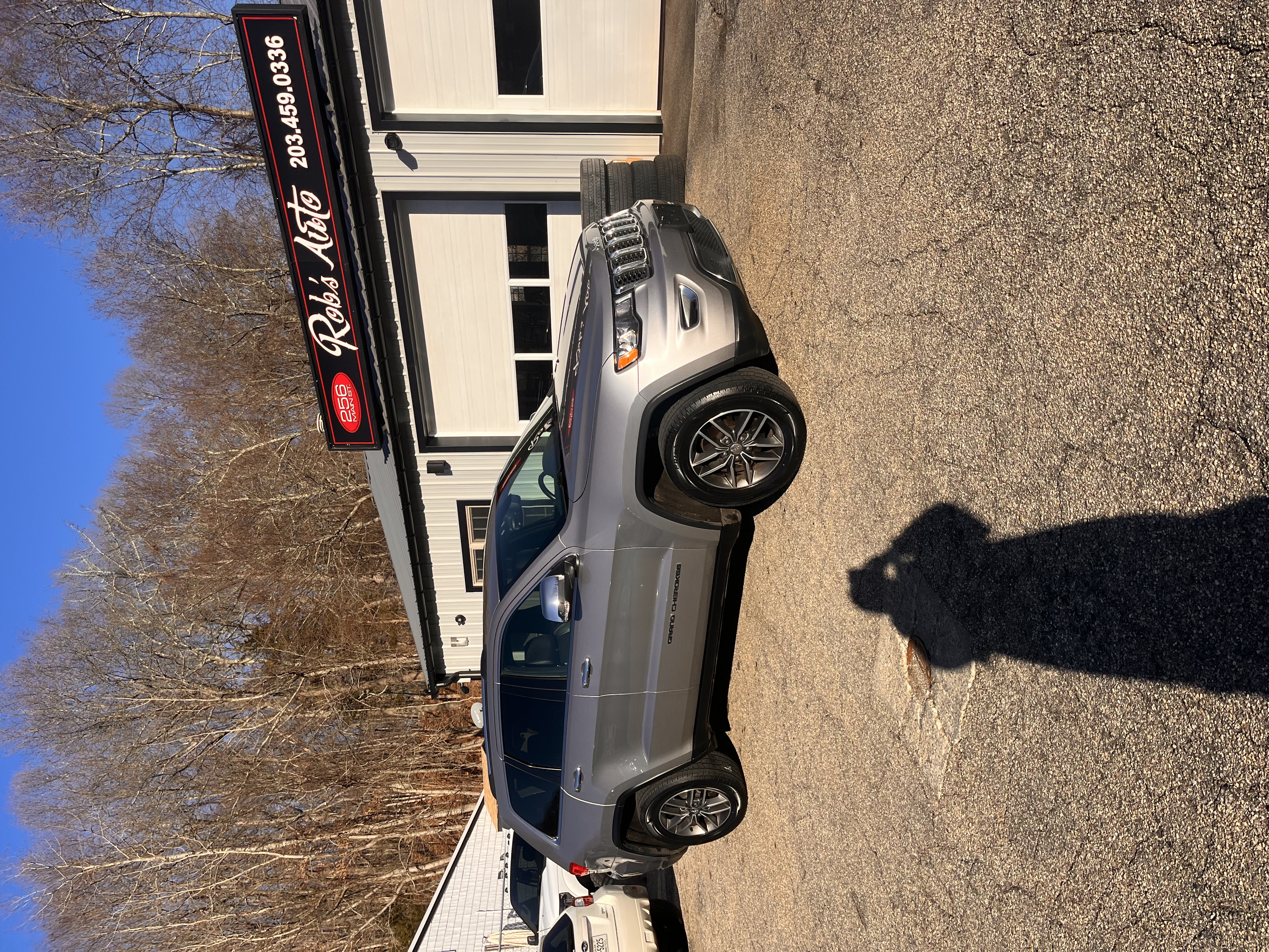 NEW ARRIVAL!!! 2017 JEEP GRAND CHEROKEE LIMITED!!! One owner clean carfax car!! Loaded!! Navigation, heated front and rear seats, heated steering wheel, remote start, moonroof, backup camera, and much more!!! Runs and drives like new! 116k miles! Price to sell quickly at $13,900!!!
