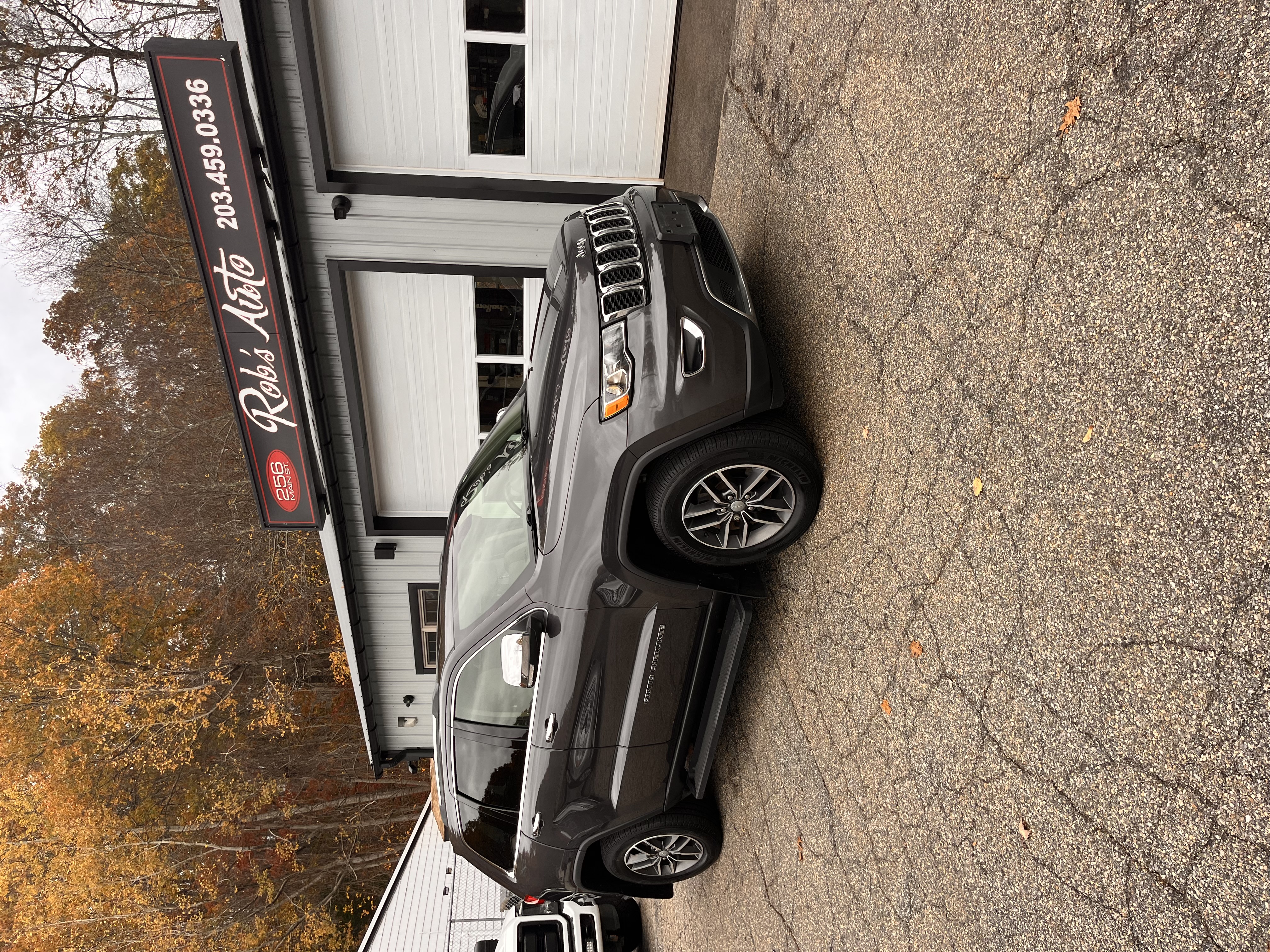 NEW ARRIVAL!! 2018 JEEP GRAND CHEROKEE LIMITED!! Clean carfax! Loaded with navigation, backup camera, heated front and rear seats, heated steering wheel, moonroof and much much more!! ONLY 75k miles! Won’t last at $18,900 won’t find a cleaner one!!