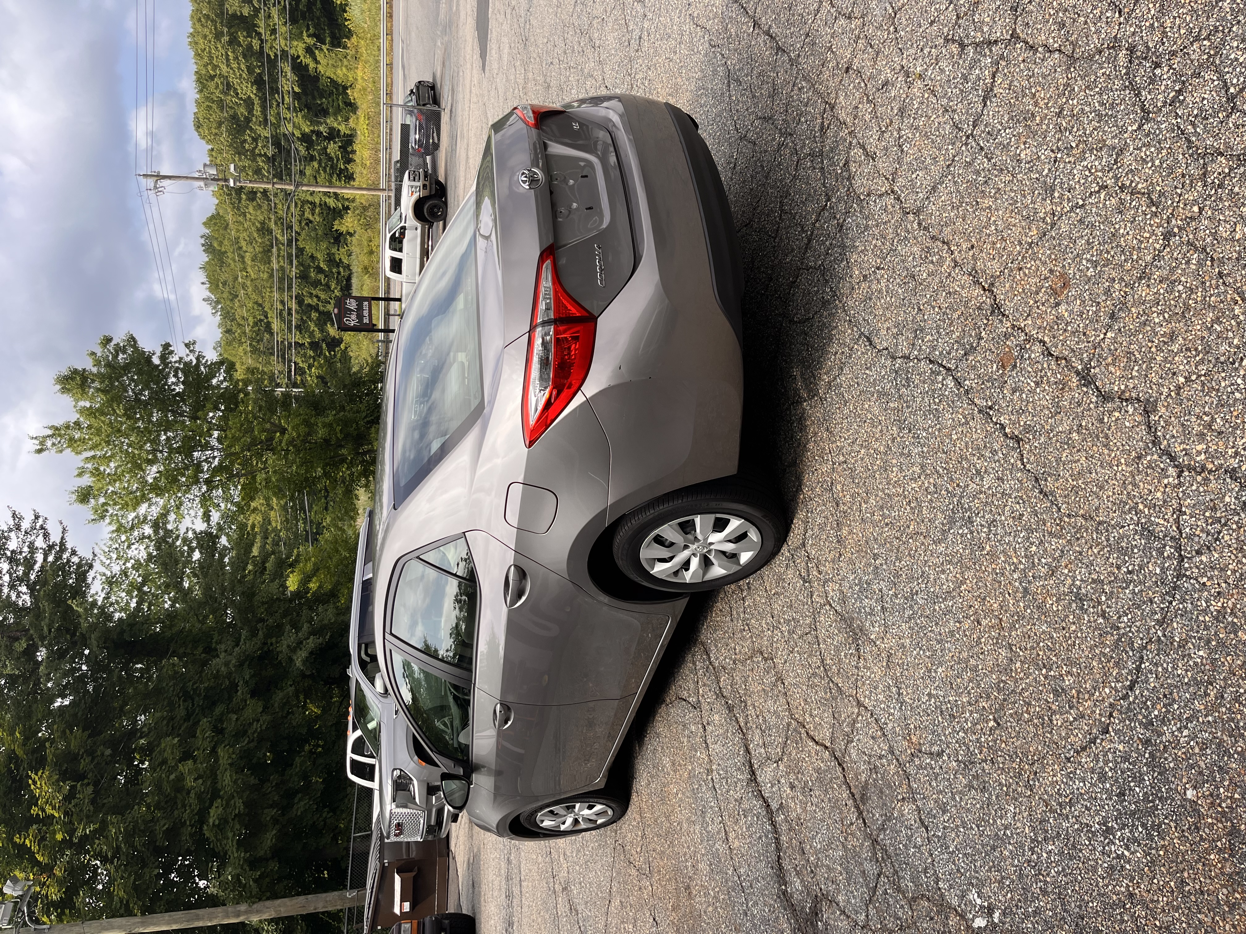 NEW ARRIVAL!! 2014  TOYOTA COROLLA LE!! Clean carfax!! ONLY 91k miles! Not even Brocken in. Gas saver! One of the most reliable cars on the road!! Bluetooth and backup camera!! Perfect first car or commuter!! Priced well below retail at ONLY $10,900!!
