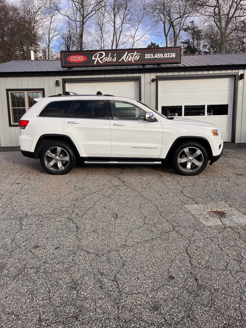 NEW ARRIVAL!!! 2014 JEEP GRAND CHEROKEE LIMITED!!! Absolutely spotless. ONLY 46k miles! Runs and drives like new. Loaded with 20” wheels, navigation, backup camera, heated front and rear seats, heated steering wheel, remote start, moonroof and much much more!! Hurry!! Won’t last at only $16,900!!