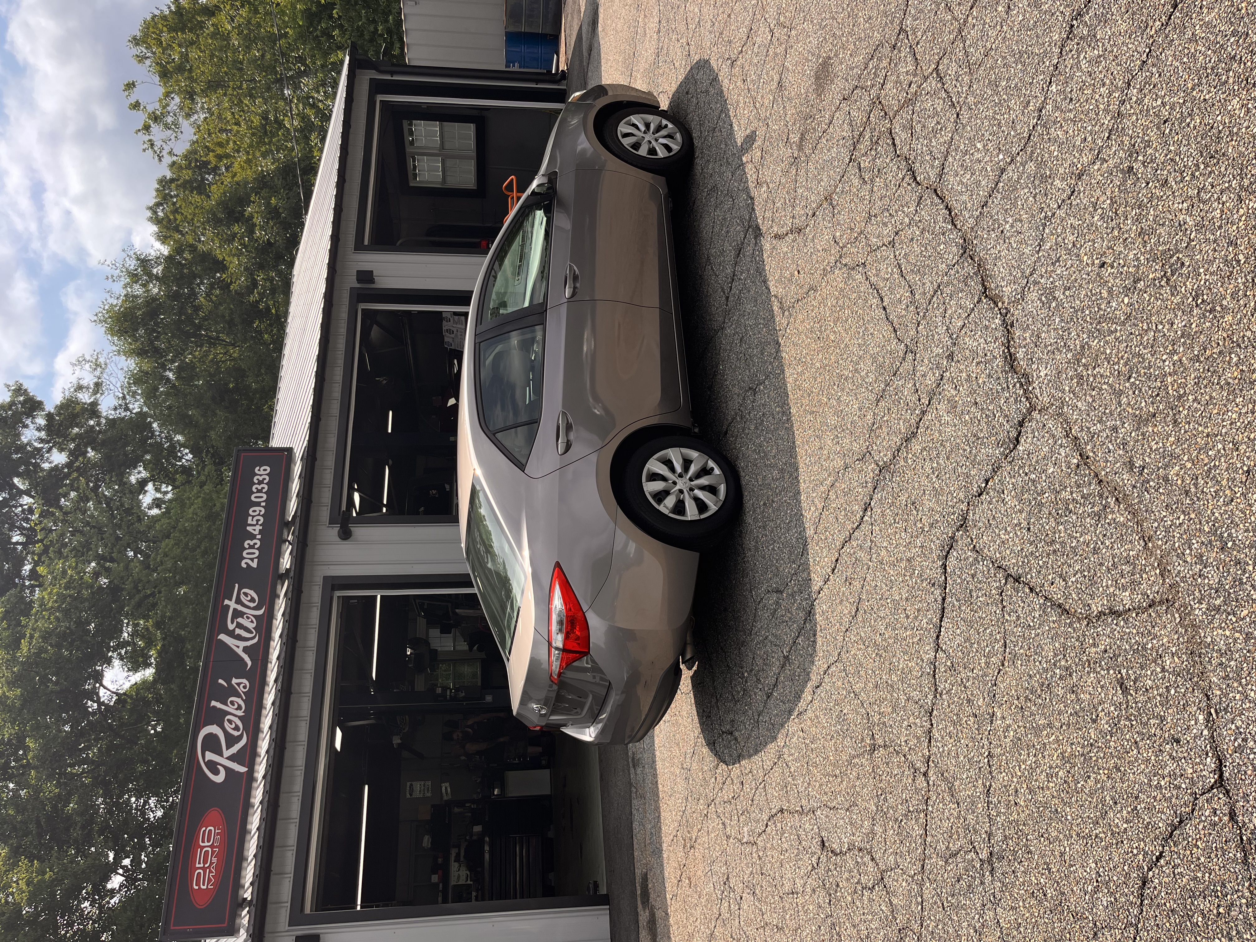 NEW ARRIVAL!! 2014  TOYOTA COROLLA LE!! Clean carfax!! ONLY 91k miles! Not even Brocken in. Gas saver! One of the most reliable cars on the road!! Bluetooth and backup camera!! Perfect first car or commuter!! Priced well below retail at ONLY $10,900!!