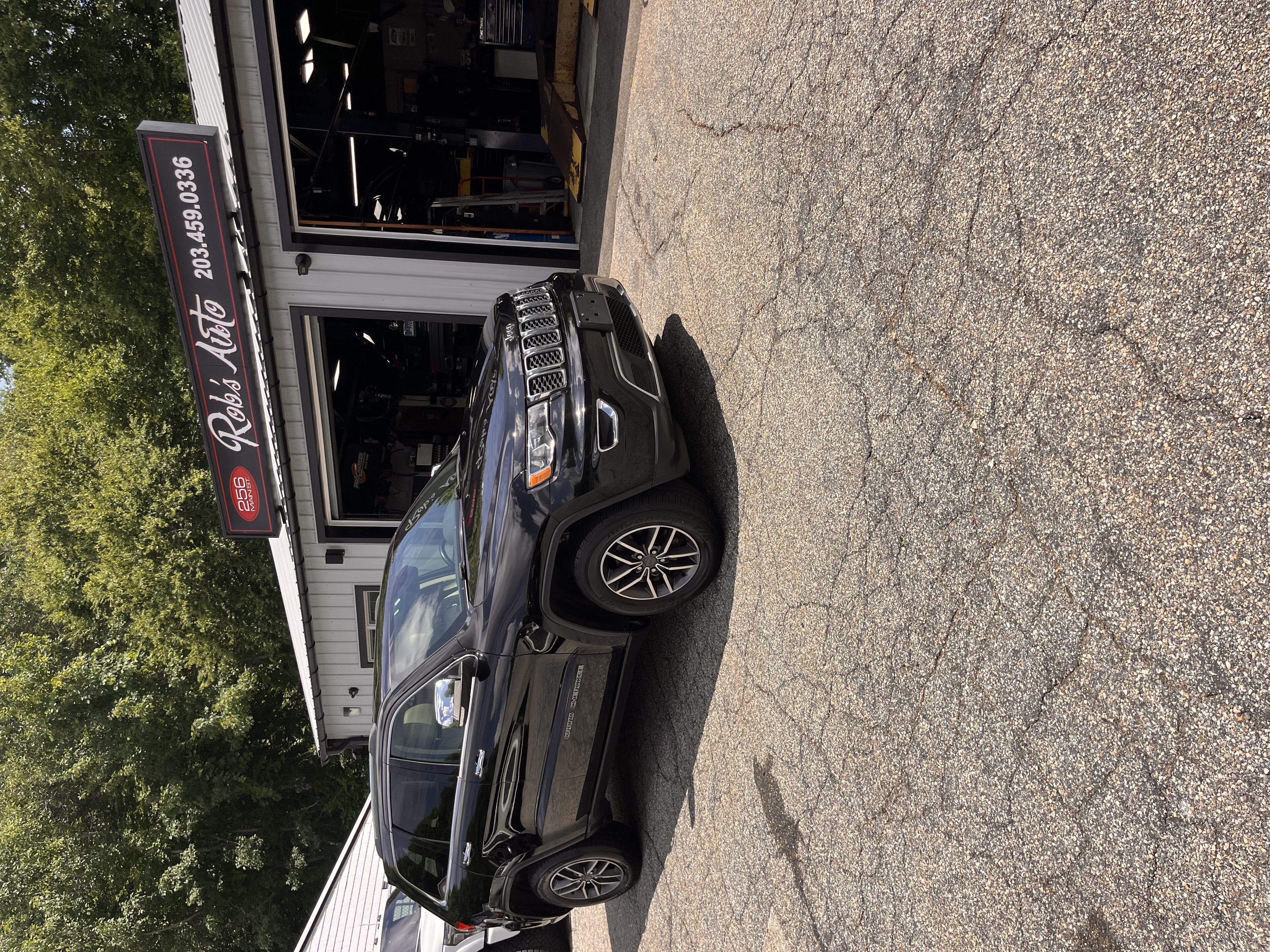 NEW ARRIVAL!!! 2019 JEEP GRAND CHEROKEE LIMITED!! ONLY 69k MILES!! Loaded with navigation, backup camera, heated leather seats, heated steering wheel, remote start, moonroof, keyless entry, blind spot and much more! Priced to sell at ONLY $18,400!!!