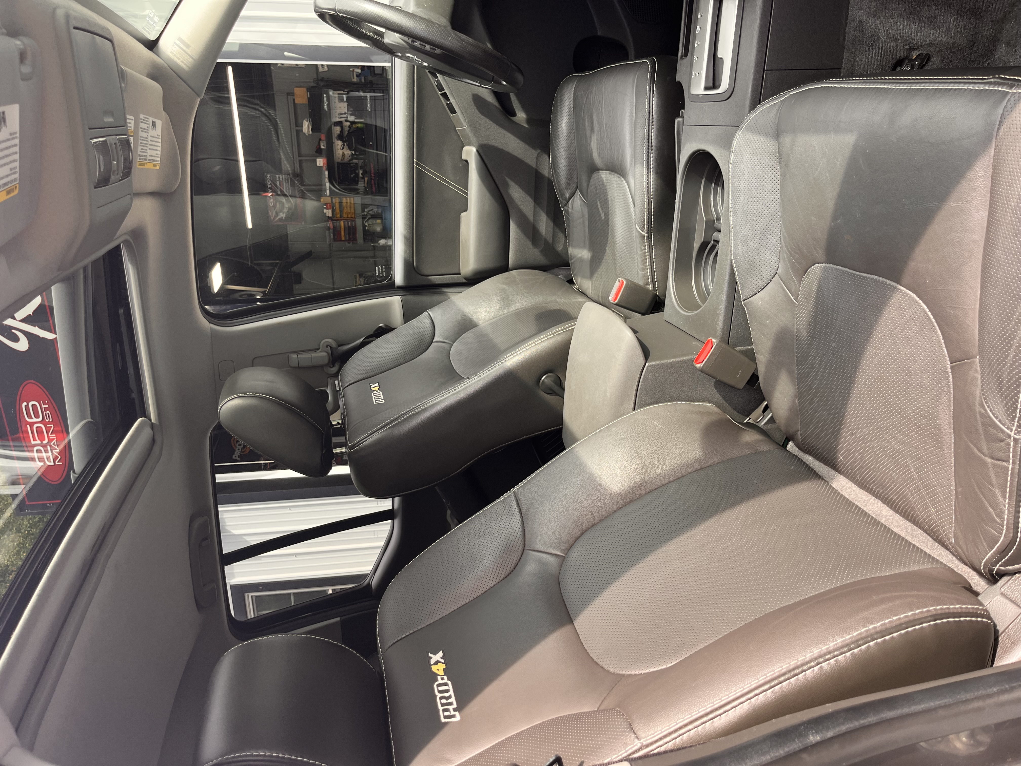NEW ARRIVAL!! 2018 NISSAN FRONTIER PRO-4X!! Immaculate one owner clean carfax pickup!! Only 74k miles!! Loaded with heated leather seats, navigation, backup camera, tow package and much more!! All service records!! Definitely won’t last at ONLY $21,900!!