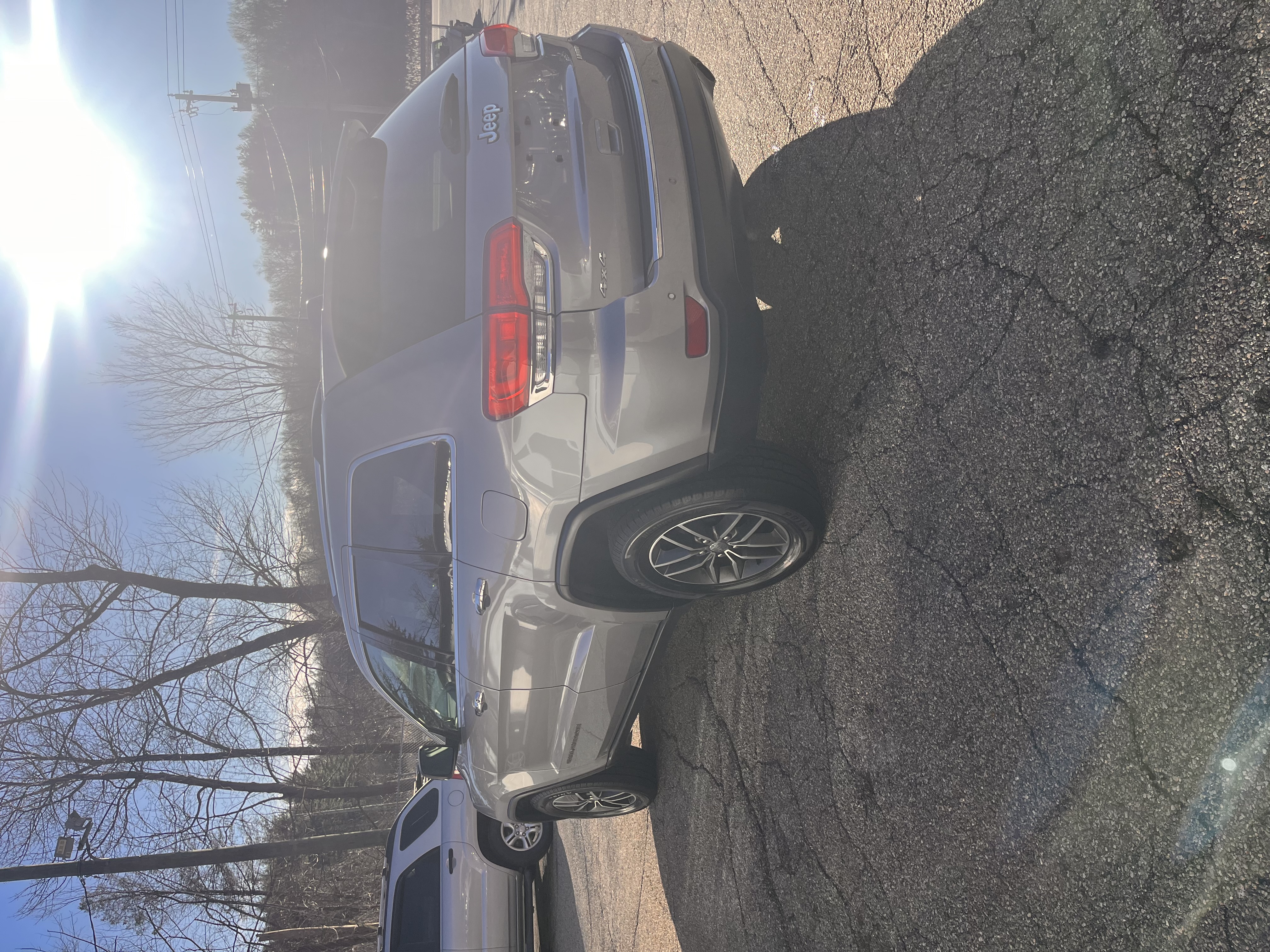 NEW ARRIVAL!!! 2017 JEEP GRAND CHEROKEE LIMITED!!! One owner clean carfax car!! Loaded!! Navigation, heated front and rear seats, heated steering wheel, remote start, moonroof, backup camera, and much more!!! Runs and drives like new! 116k miles! Price to sell quickly at $13,900!!!