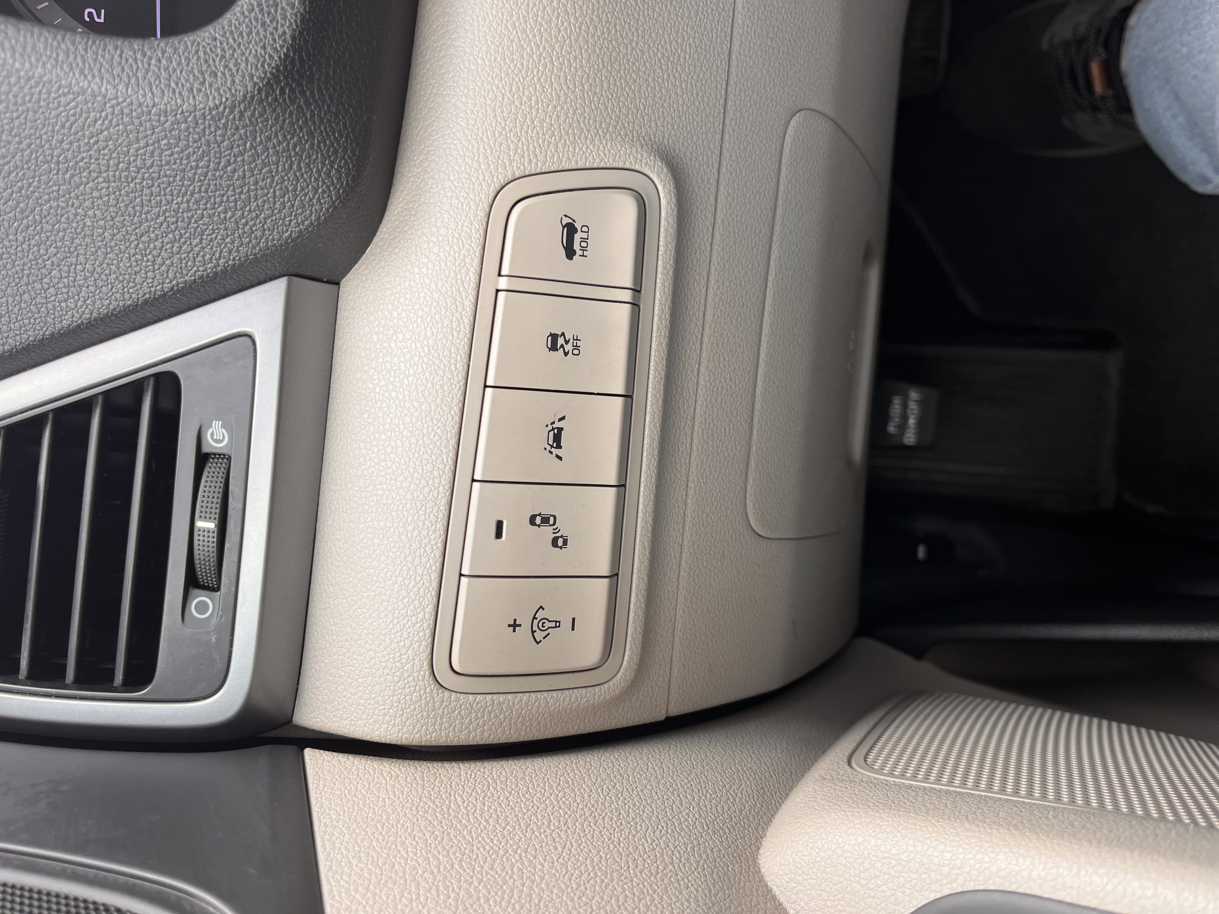 NEW ARRIVAL!!! 2016 HYUNDAI TUSCON LIMITED!! One Owner!! Clean Carfax!! Ultimate Package!!! Heated and cooled front seats, heated rear seats, pano roof, all the safety features and much more! Driven less than 8,000 miles a year with only 79k miles!! Won’t last at ONLY 12,900!!!