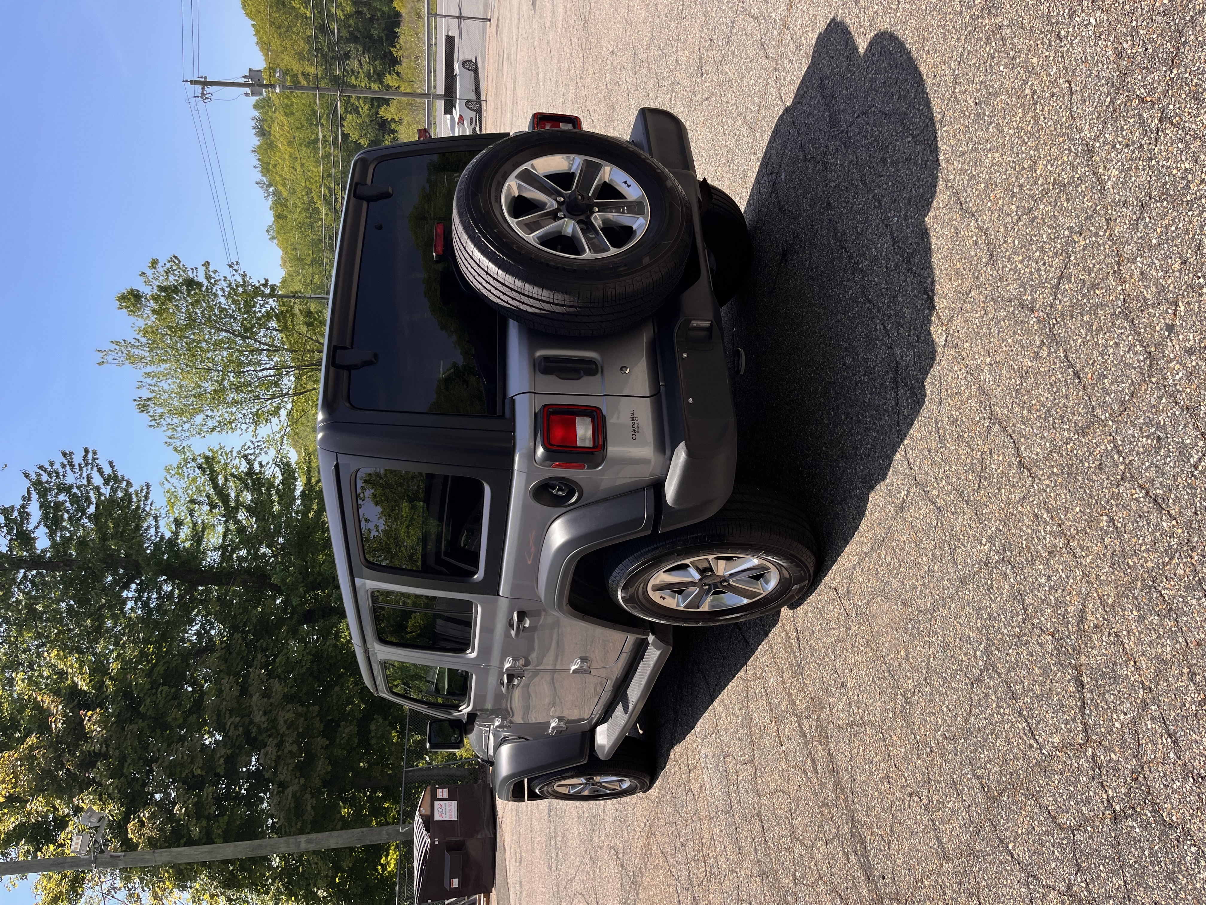 NEW ARRIVAL!! 2018 JEEP WRANGLER UNLIMITED SPORT S!!! Clean carfax!! All the right options!! Remote start, Apple CarPlay, heated seats, heated steering wheel, backup camera, factory hardtop headliner and much more!! Runs and drives great!! 108k miles!! Won’t last at $17,900!!!