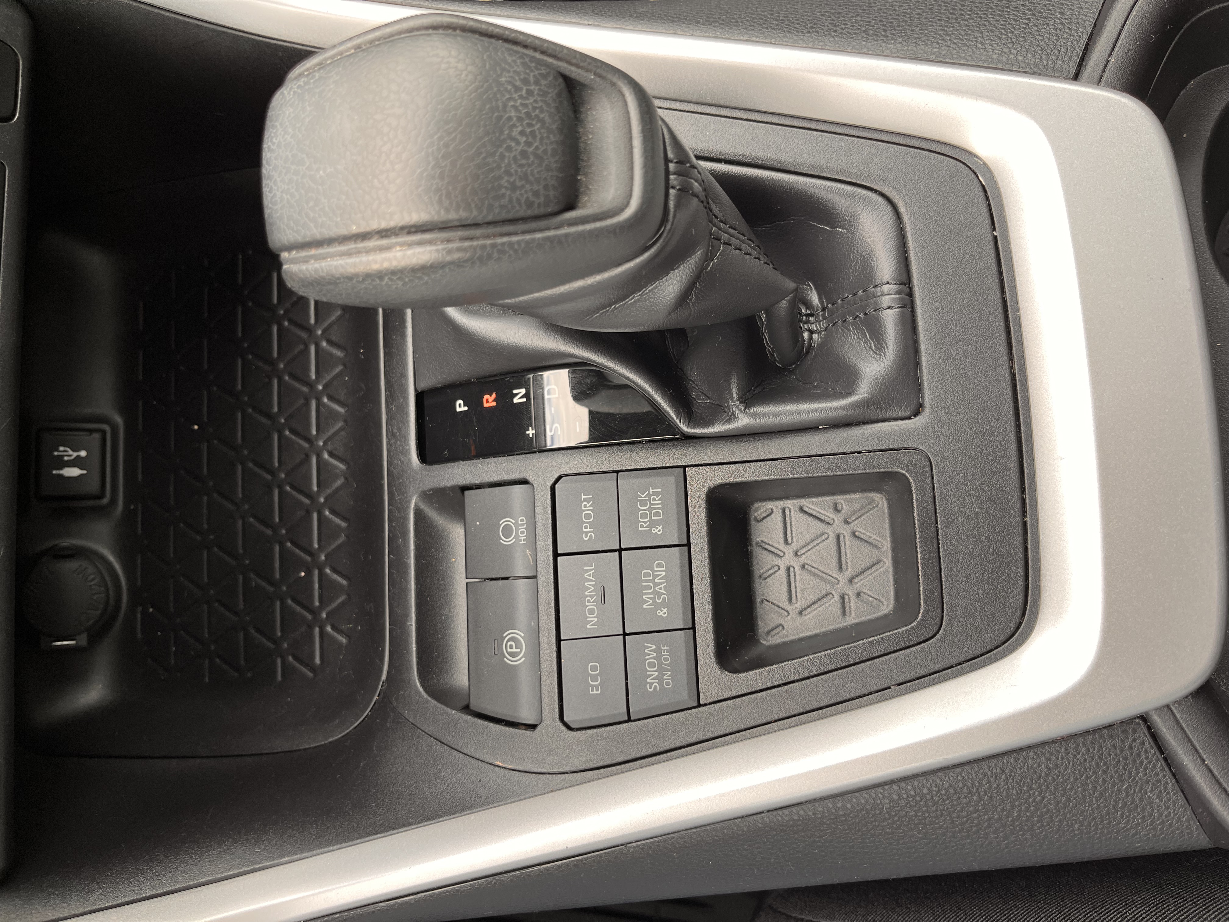 NEW ARRIVAL!!! 2019 TOYOTA RAV4 XLE!!! One owner clean carfax!! One of the most reliable cars on the road! AWD!! Convenience package! Heated seats, power hatch, moonroof, backup camera, Bluetooth and much more!! ONLY 42k miles!! Won’t last at $24,900!