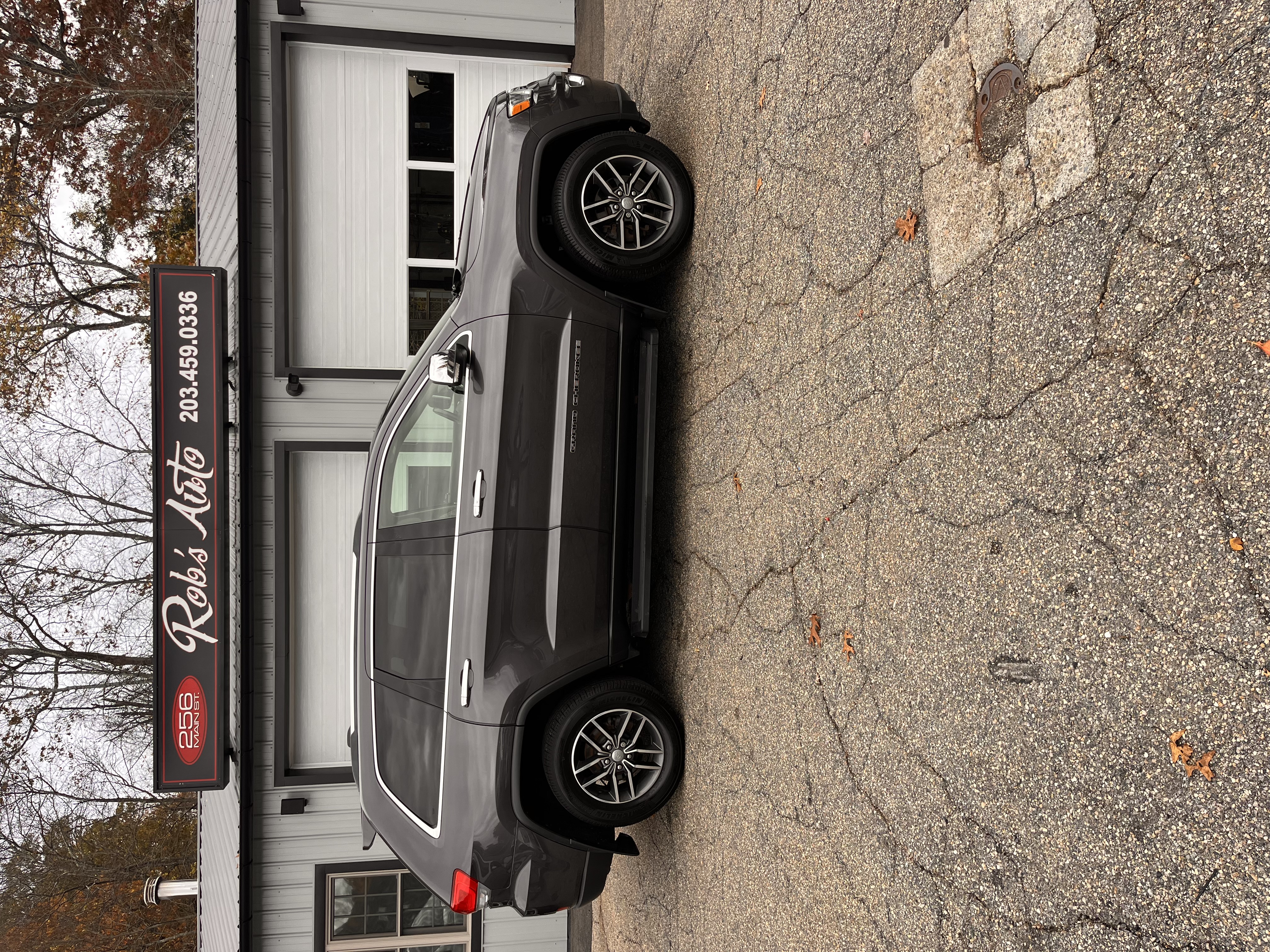 NEW ARRIVAL!! 2018 JEEP GRAND CHEROKEE LIMITED!! Clean carfax! Loaded with navigation, backup camera, heated front and rear seats, heated steering wheel, moonroof and much much more!! ONLY 75k miles! Won’t last at $18,900 won’t find a cleaner one!!