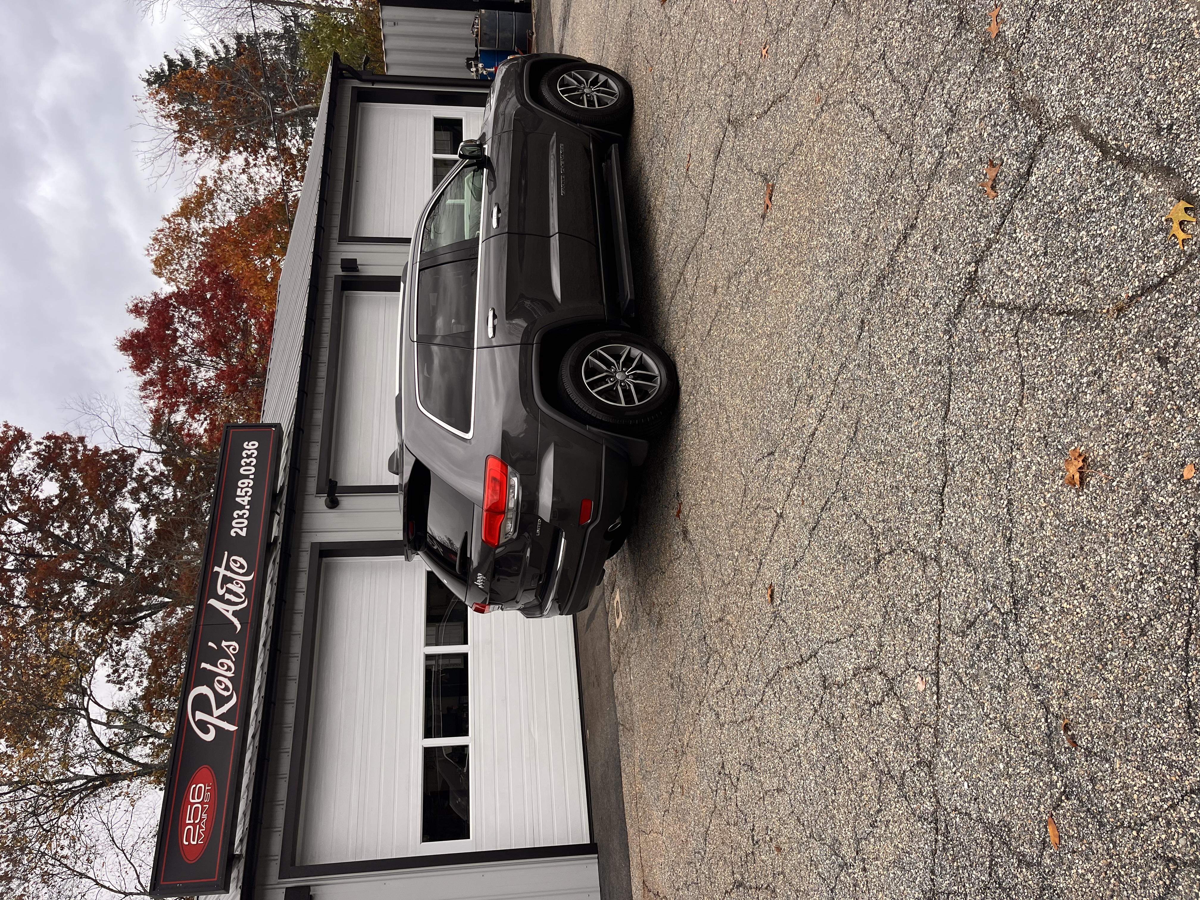 NEW ARRIVAL!! 2018 JEEP GRAND CHEROKEE LIMITED!! Clean carfax! Loaded with navigation, backup camera, heated front and rear seats, heated steering wheel, moonroof and much much more!! ONLY 75k miles! Won’t last at $18,900 won’t find a cleaner one!!