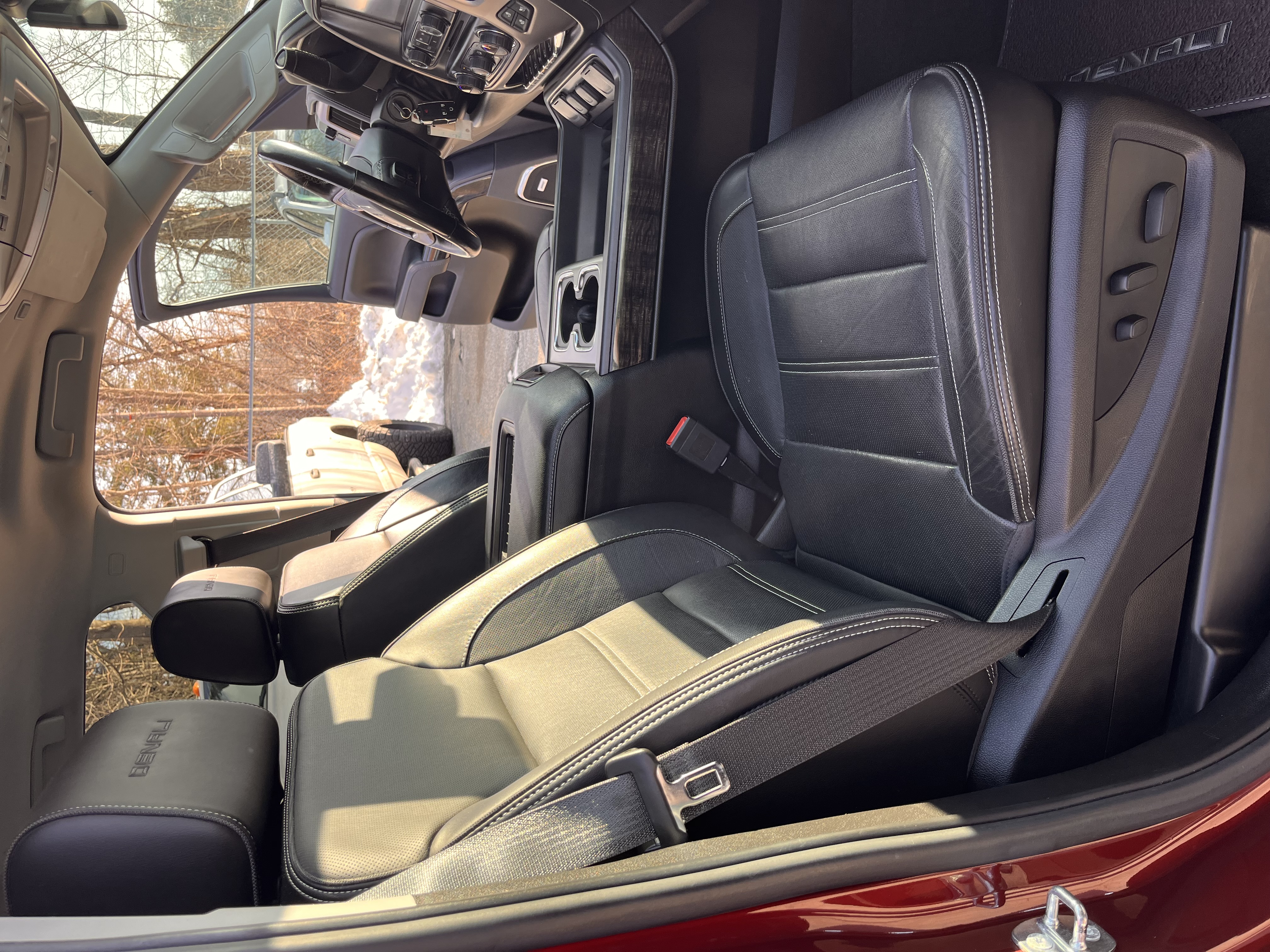 NEW ARRIVAL!! 2016 GMC 2500HD DENALI! 1 owner truck! 6.0 gas!! Loaded with heated and cooled leather seats, navigation, backup camera, Bose stereo , remote start, and all the safety features!! ONLY 49k miles!! Priced thousands under retail at $37,900!! Won’t last!