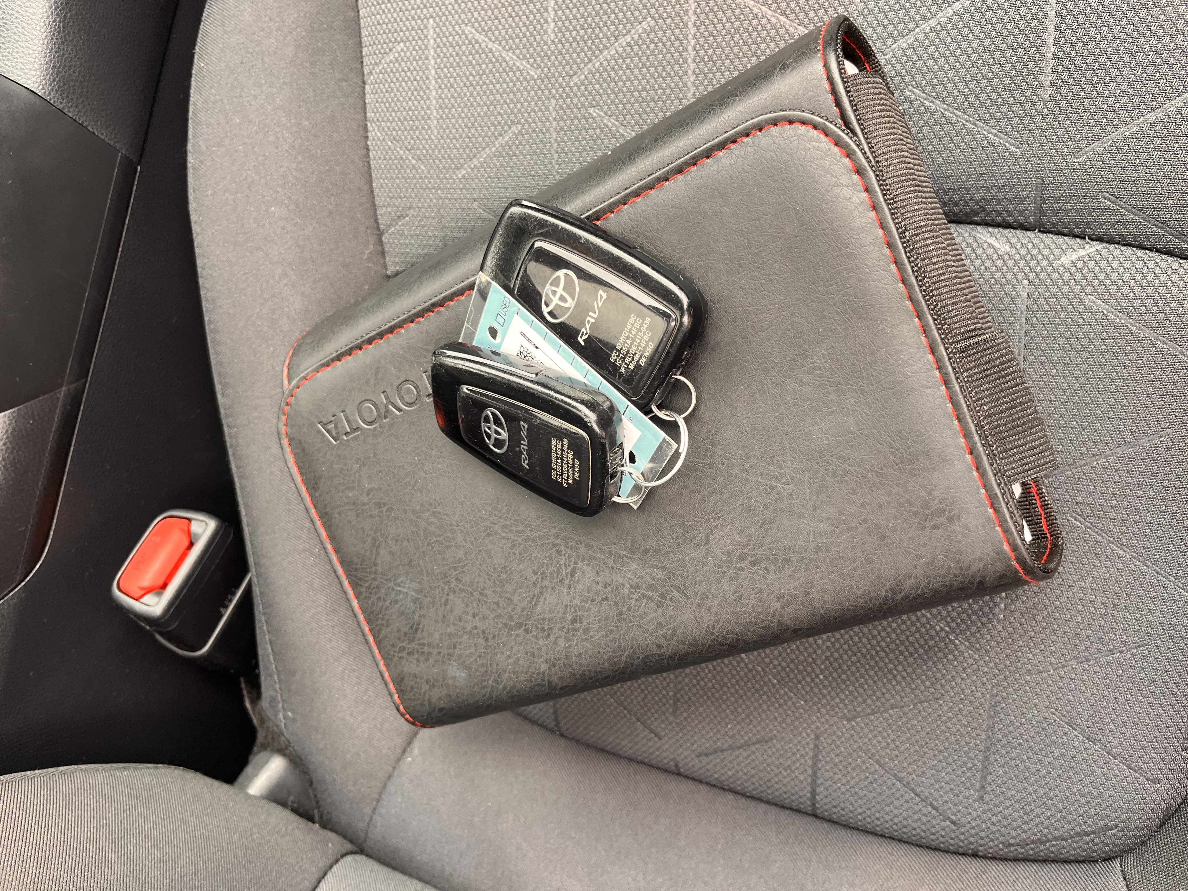 NEW ARRIVAL!!! 2019 TOYOTA RAV4 XLE!!! One owner clean carfax!! One of the most reliable cars on the road! AWD!! Convenience package! Heated seats, power hatch, moonroof, backup camera, Bluetooth and much more!! ONLY 42k miles!! Won’t last at $24,900!