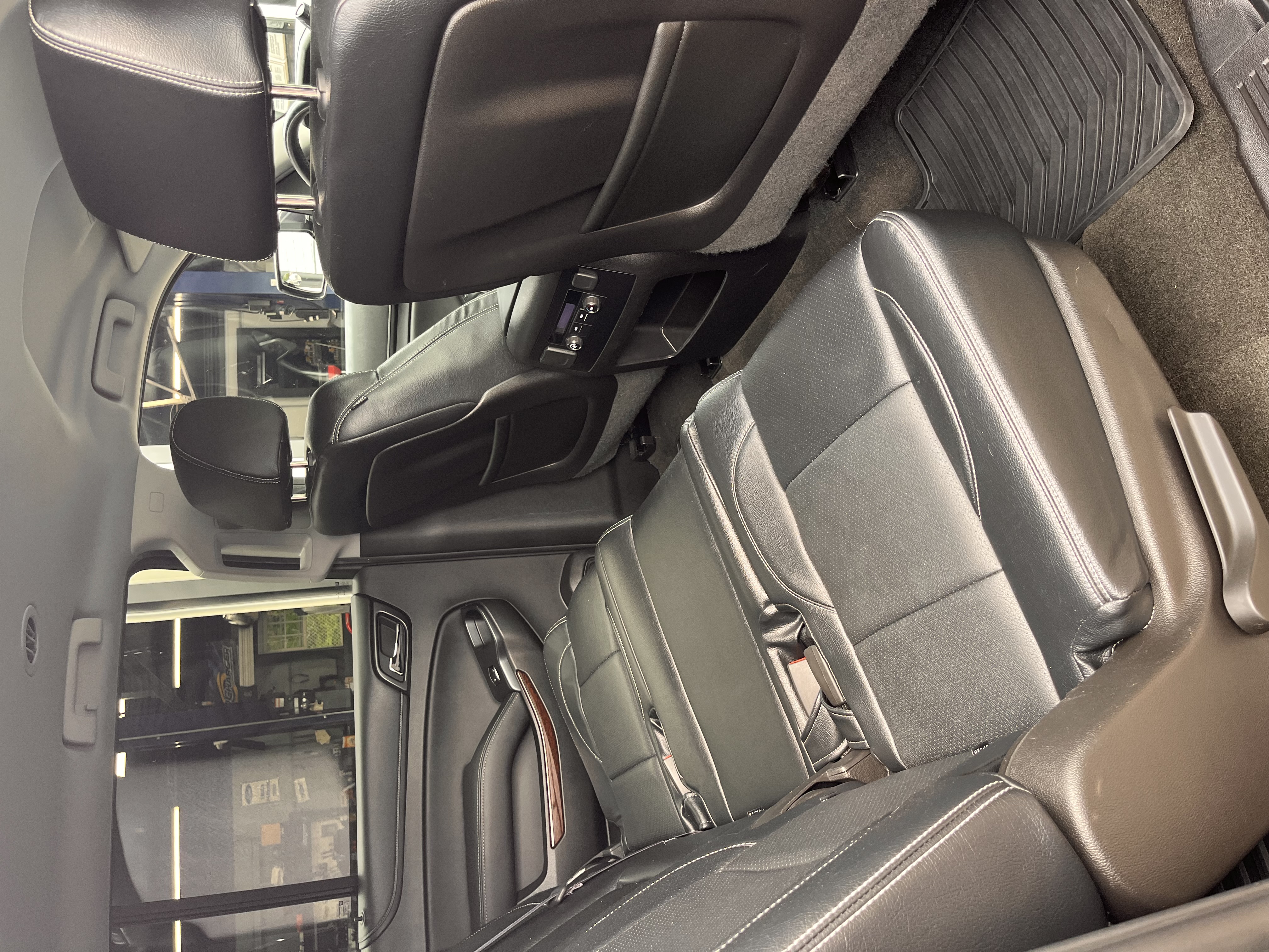 NEW ARRIVAL!!! 2015 GMC YUKON XL SLE!!! Runs and drives great!! Leather seats, third row, remote start, power lift gate, backup camera, Bluetooth and more!! ONLY 70k miles!! Priced thousands under retail! Won’t last at ONLY 19,900!!!
