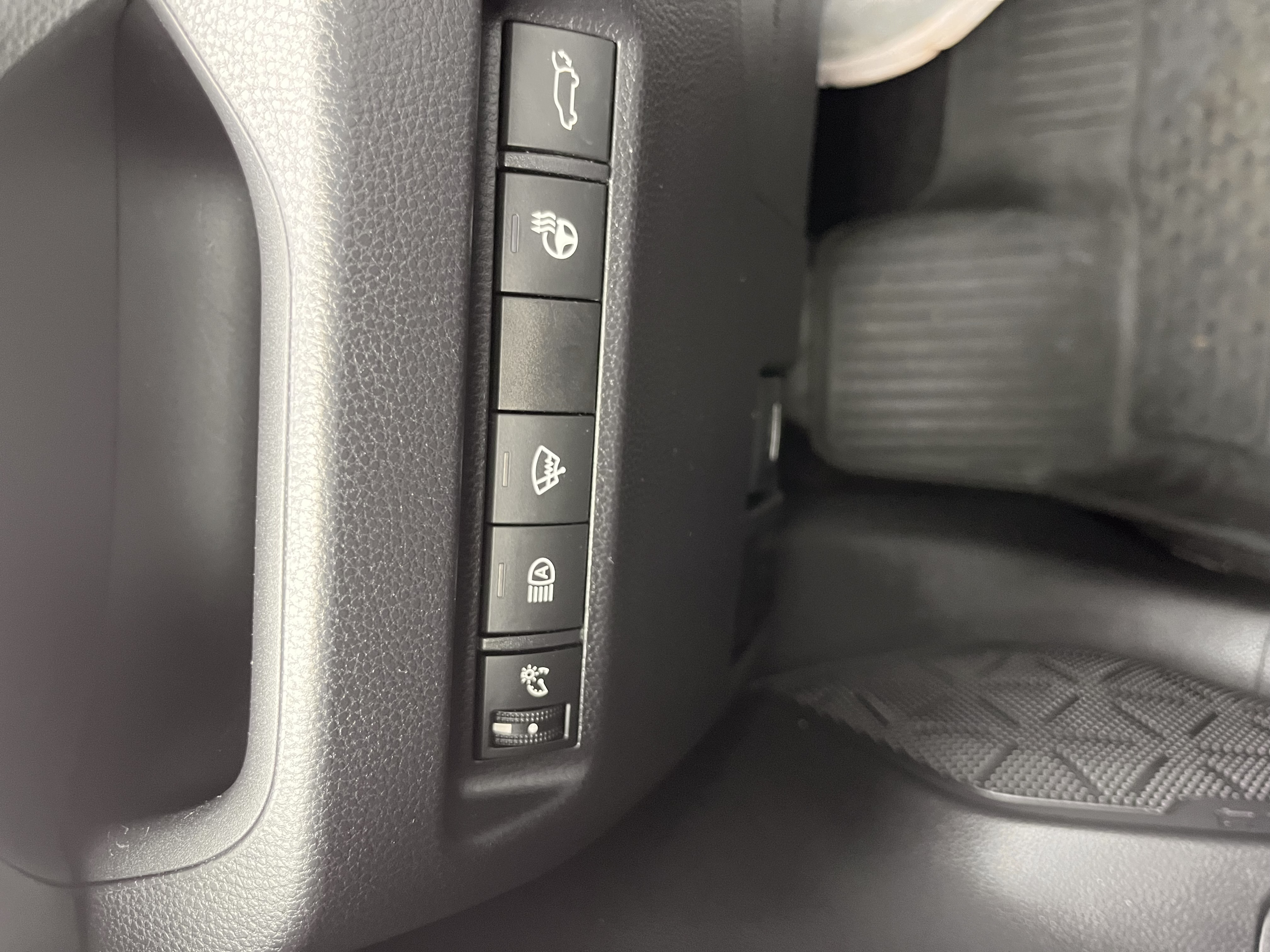 NEW ARRIVAL!!! 2019 TOYOTA RAV4 XLE!!! One owner clean carfax!! One of the most reliable cars on the road! AWD!! Convenience package! Heated seats, power hatch, moonroof, backup camera, Bluetooth and much more!! ONLY 42k miles!! Won’t last at $24,900!