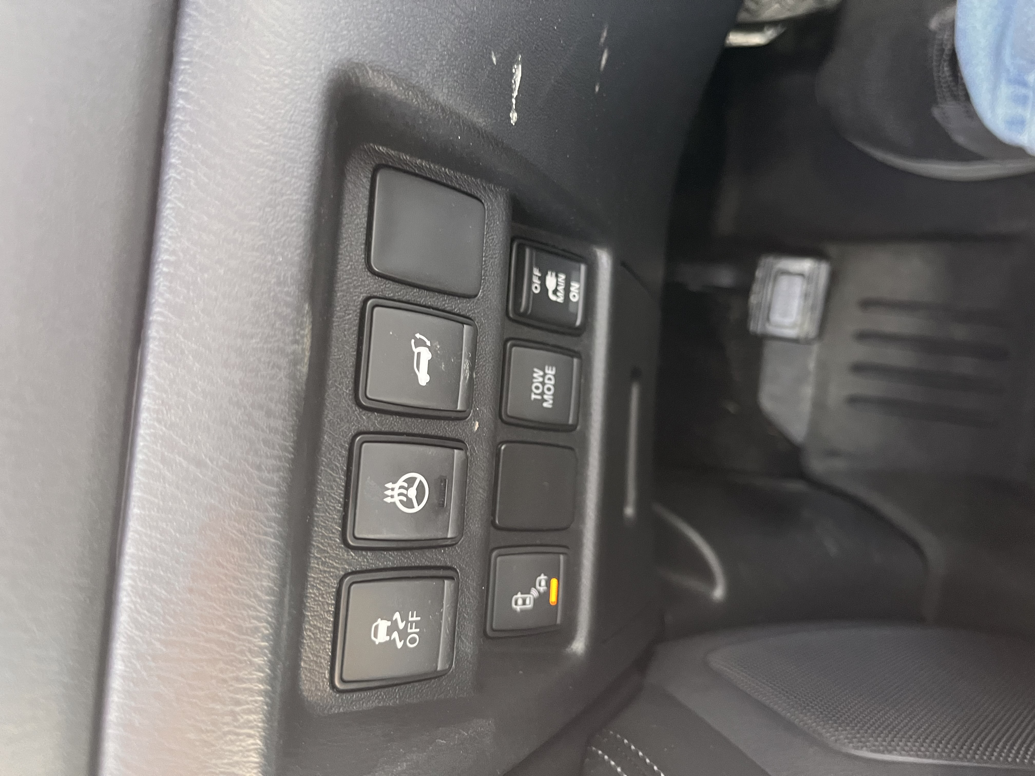NEW ARRIVAL!! 2018 NISSAN PATHFINDER PLATINUM EDTION 4wd!! Clean carfax!!! Absolutely loaded!! Navigation, dvd, remote start, heated and cooled front seats, heated rear seats, third row, backup camera and much much more! Best part ONLY 42k miles!!! Great bargain at $19,900!!!