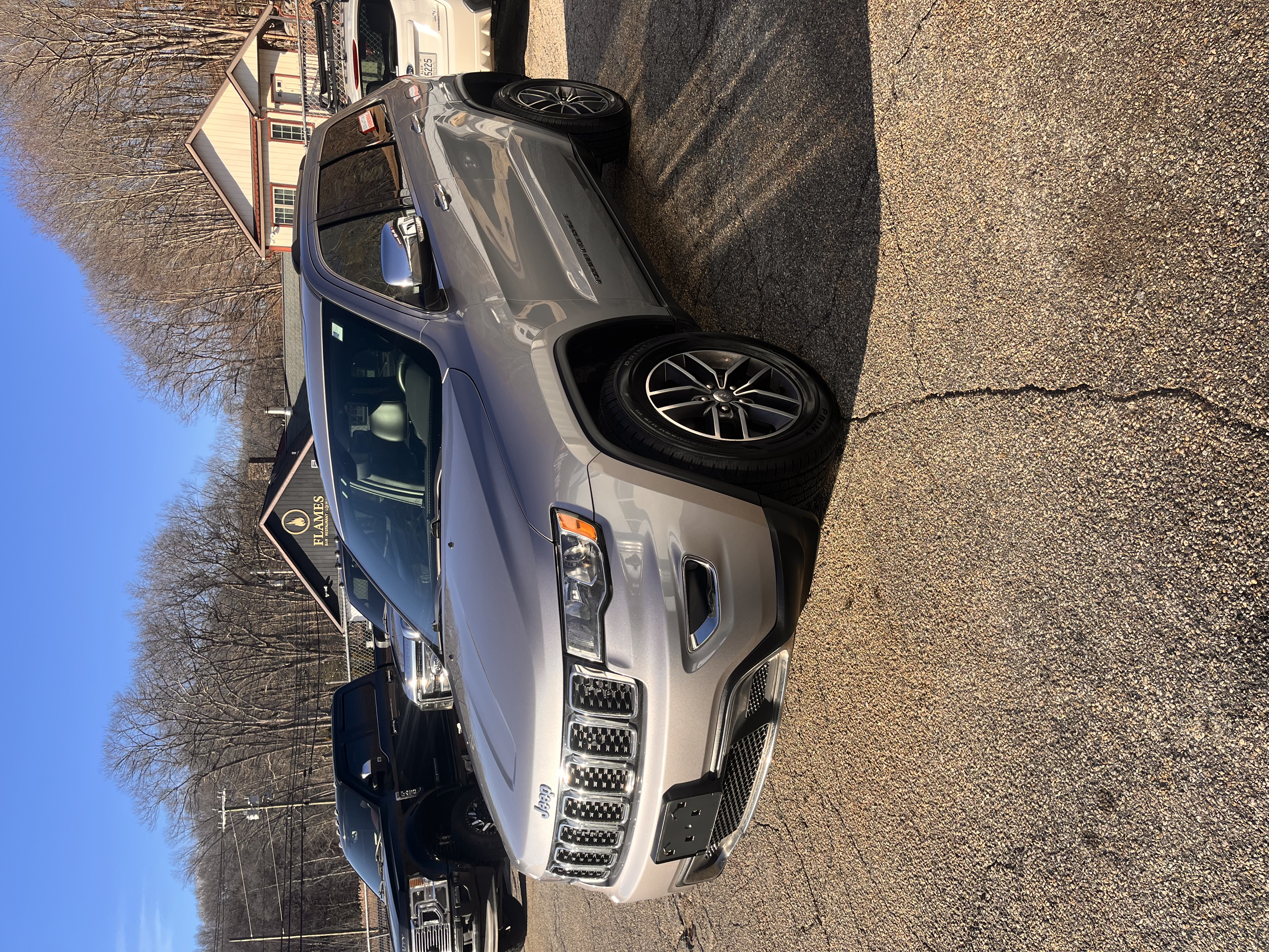 NEW ARRIVAL!!! 2017 JEEP GRAND CHEROKEE LIMITED!!! One owner clean carfax car!! Loaded!! Navigation, heated front and rear seats, heated steering wheel, remote start, moonroof, backup camera, and much more!!! Runs and drives like new! 116k miles! Price to sell quickly at $13,900!!!