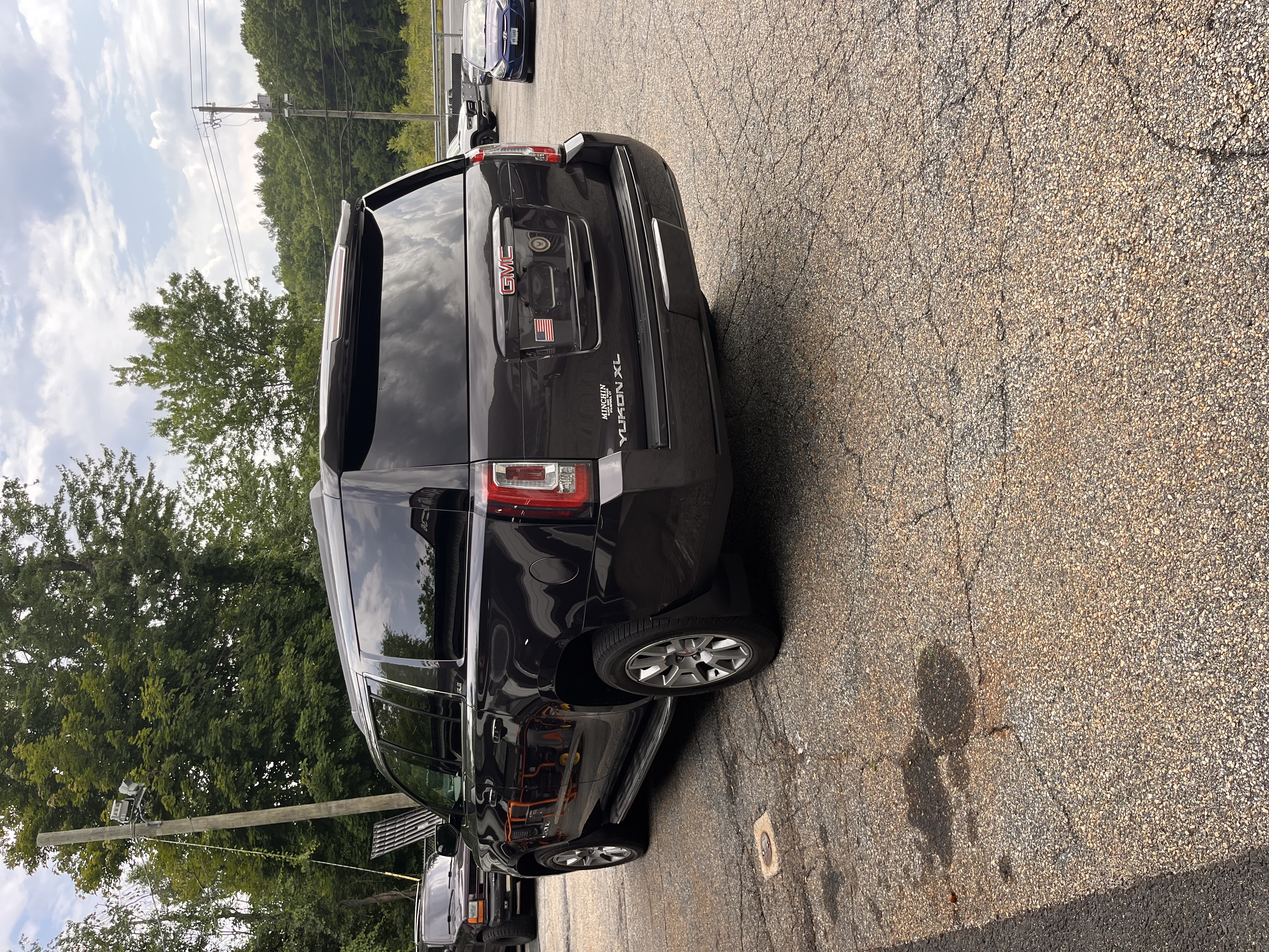 NEW ARRIVAL!!! 2015 GMC YUKON XL SLE!!! Runs and drives great!! Leather seats, third row, remote start, power lift gate, backup camera, Bluetooth and more!! ONLY 70k miles!! Priced thousands under retail! Won’t last at ONLY 19,900!!!