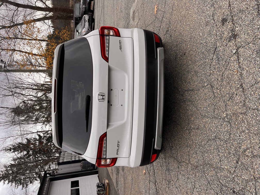 NEW ARRIVAL!! 2021 HONDA PILOT EX-L!! One owner car!! Clean carfax!! The definition of reliability!! With just under 60k miles this Pilot is not even broken in! Loaded with heated leather seats, moonroof, third row, remote start, backup camera and much much more! AWD! Priced below retail at only $26,900!! Won’t last!!