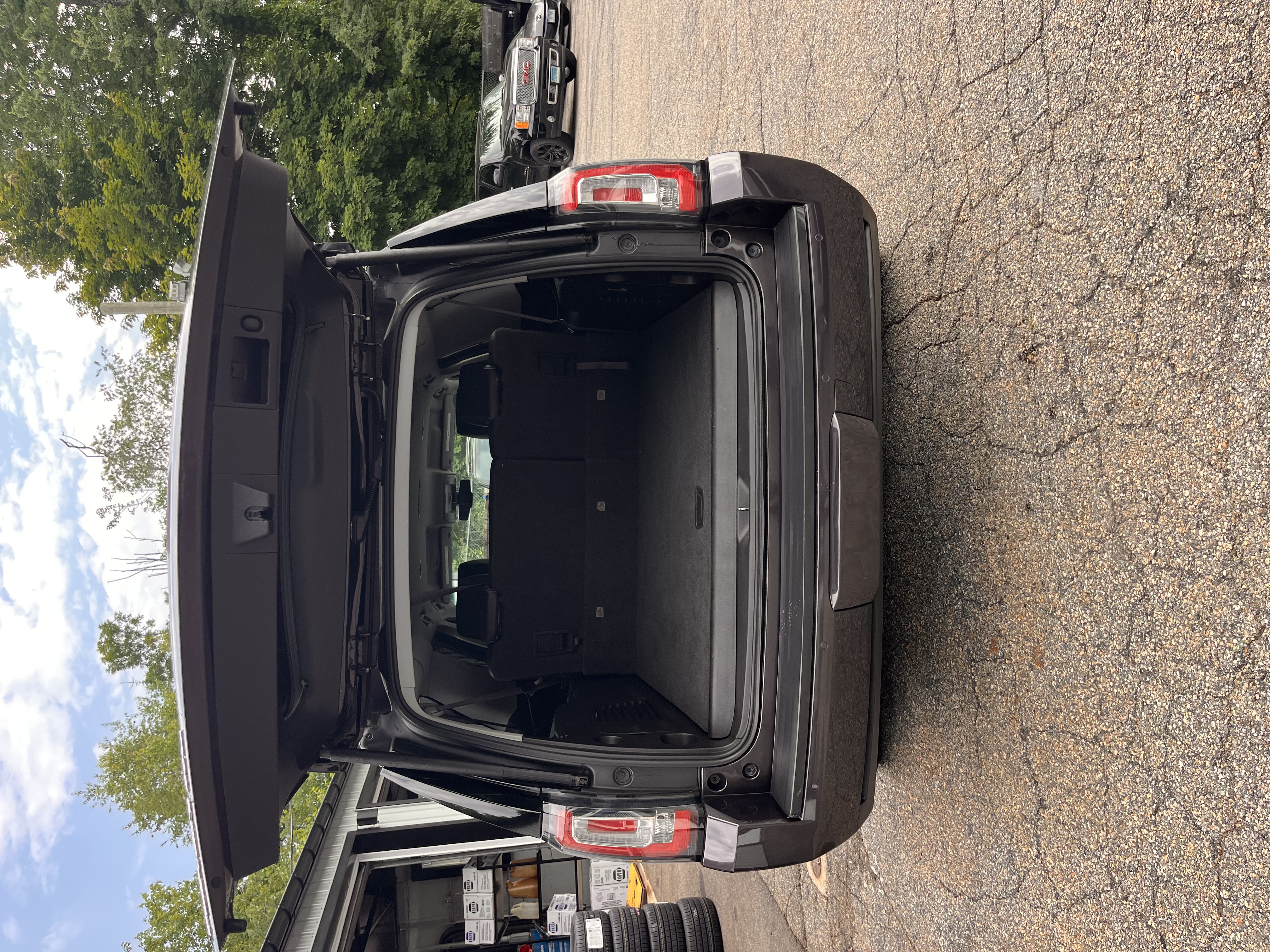 NEW ARRIVAL!!! 2015 GMC YUKON XL SLE!!! Runs and drives great!! Leather seats, third row, remote start, power lift gate, backup camera, Bluetooth and more!! ONLY 70k miles!! Priced thousands under retail! Won’t last at ONLY 19,900!!!